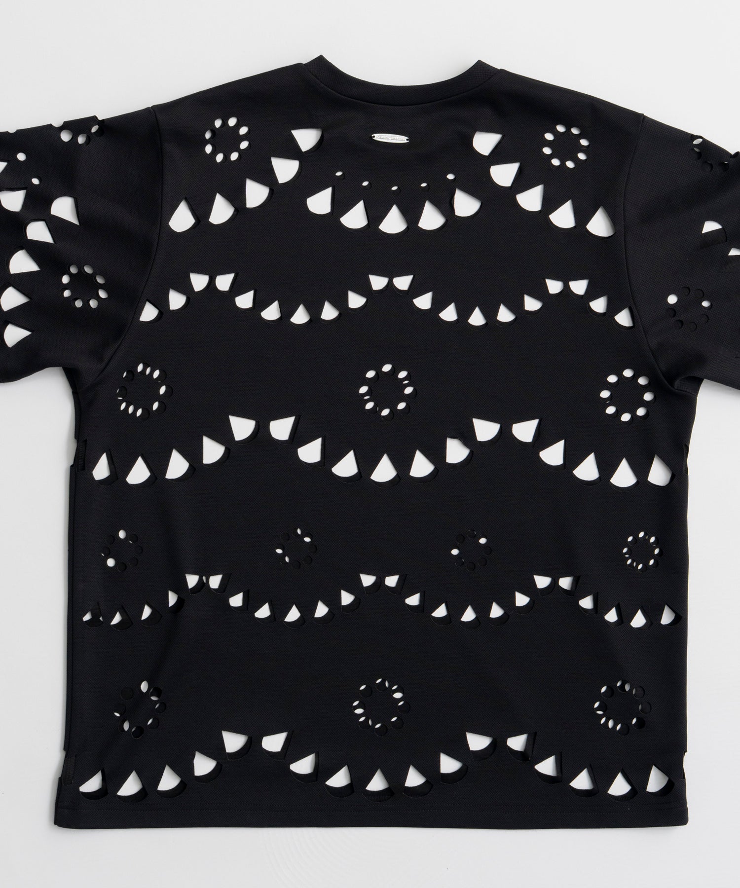 【26AUTUMN PRE-ORDER】Laser-Cut Motif Logo T-Shirt