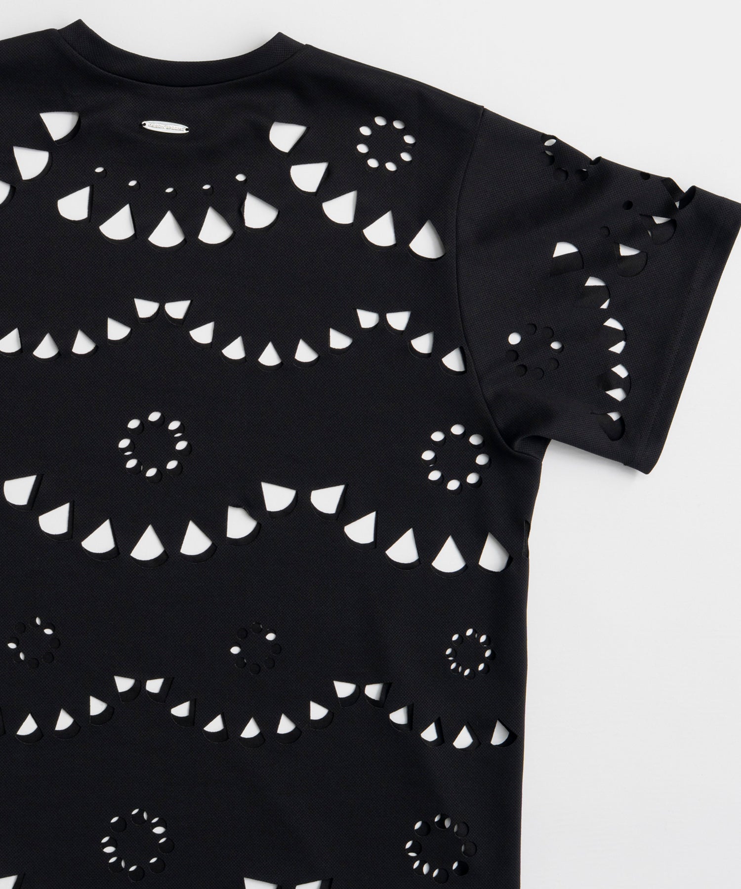 【26AUTUMN PRE-ORDER】Laser-Cut Motif Logo T-Shirt