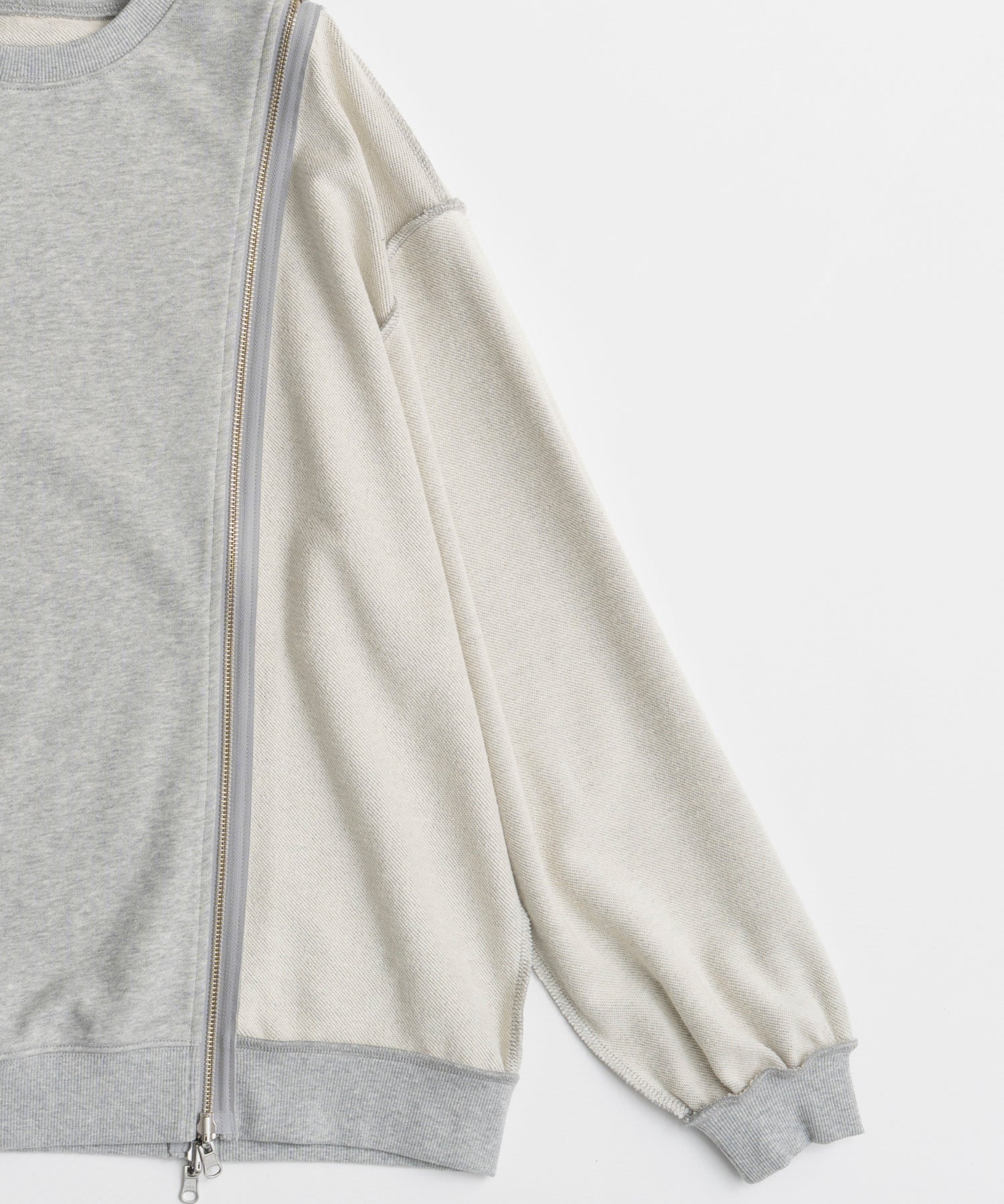 【26AUTUMN PRE-ORDER】Reverse Zipper Sweatshirt
