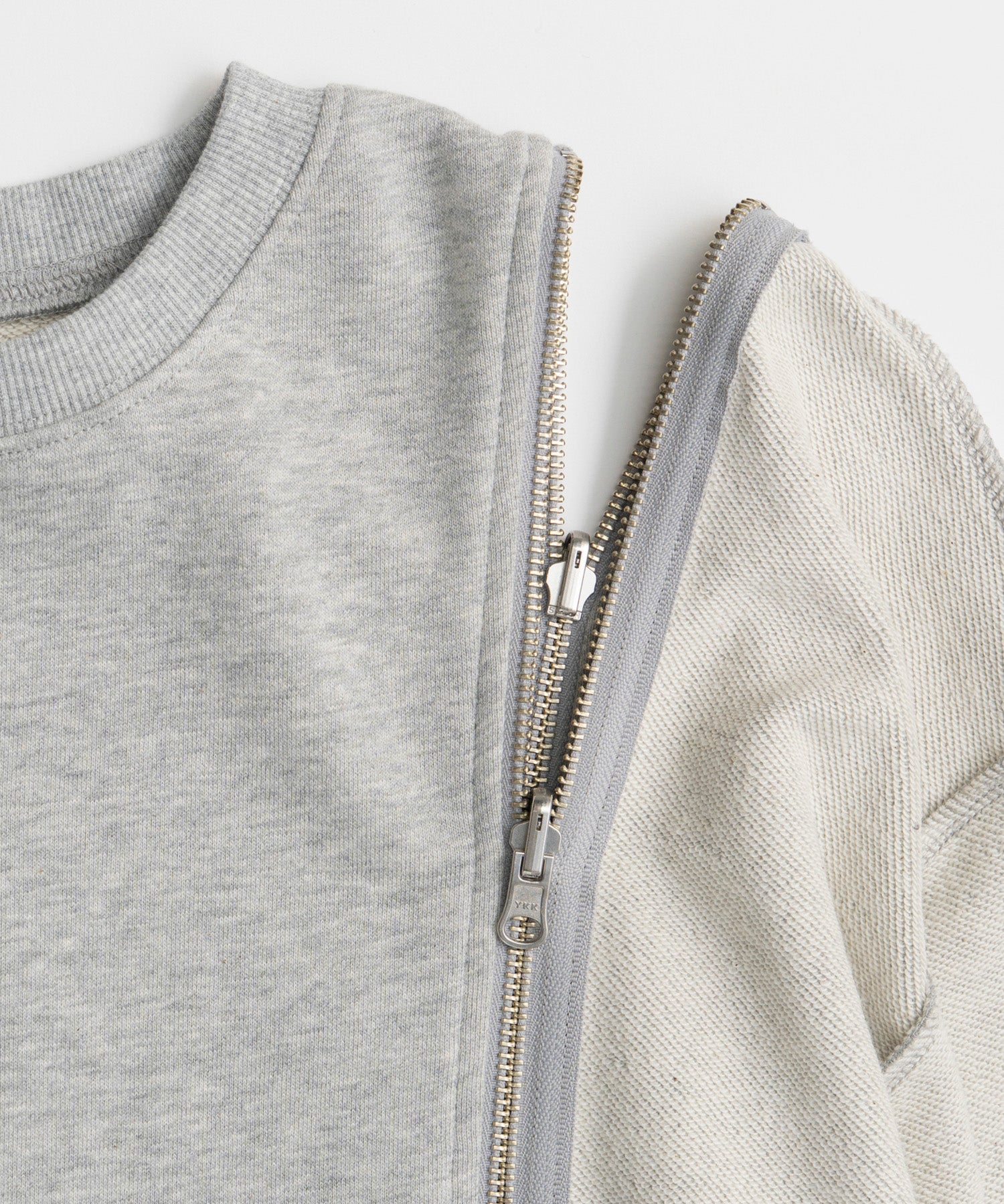 【26AUTUMN PRE-ORDER】Reverse Zipper Sweatshirt