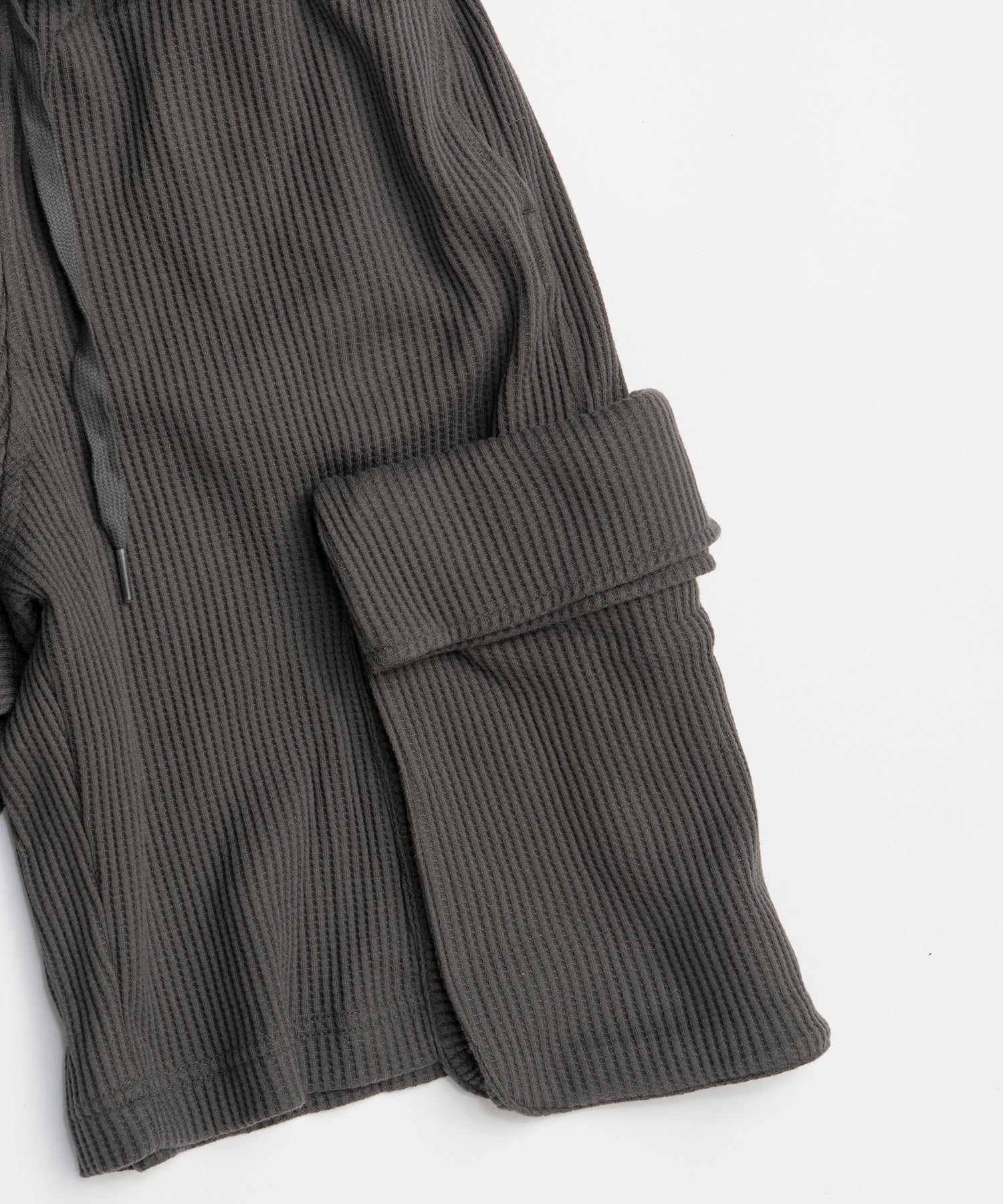 【OPEN YY】ROLLED WAIST WAFFLE CARGO SHORTS