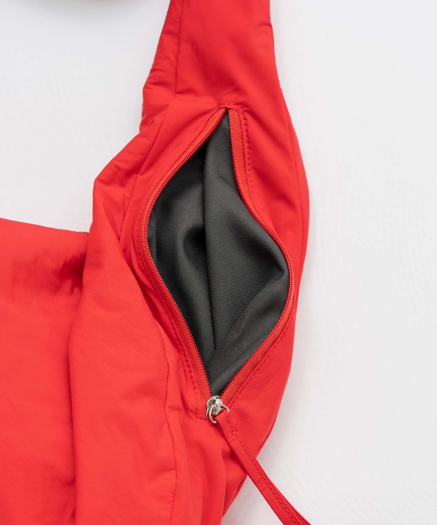 【26AUTUMN PRE-ORDER】Nylon Round Shoulder Bag