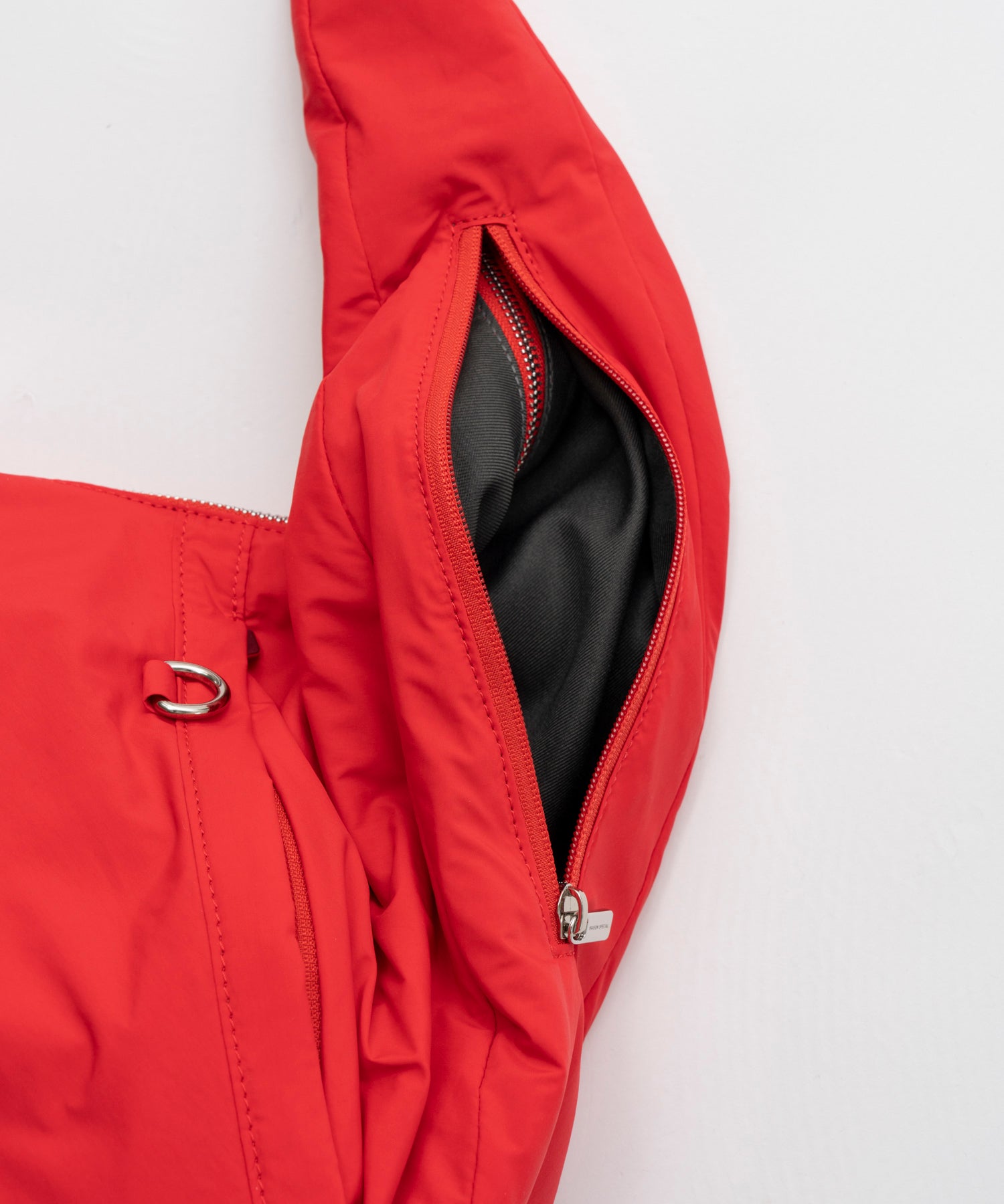 【26AUTUMN PRE-ORDER】Nylon Round Shoulder Bag
