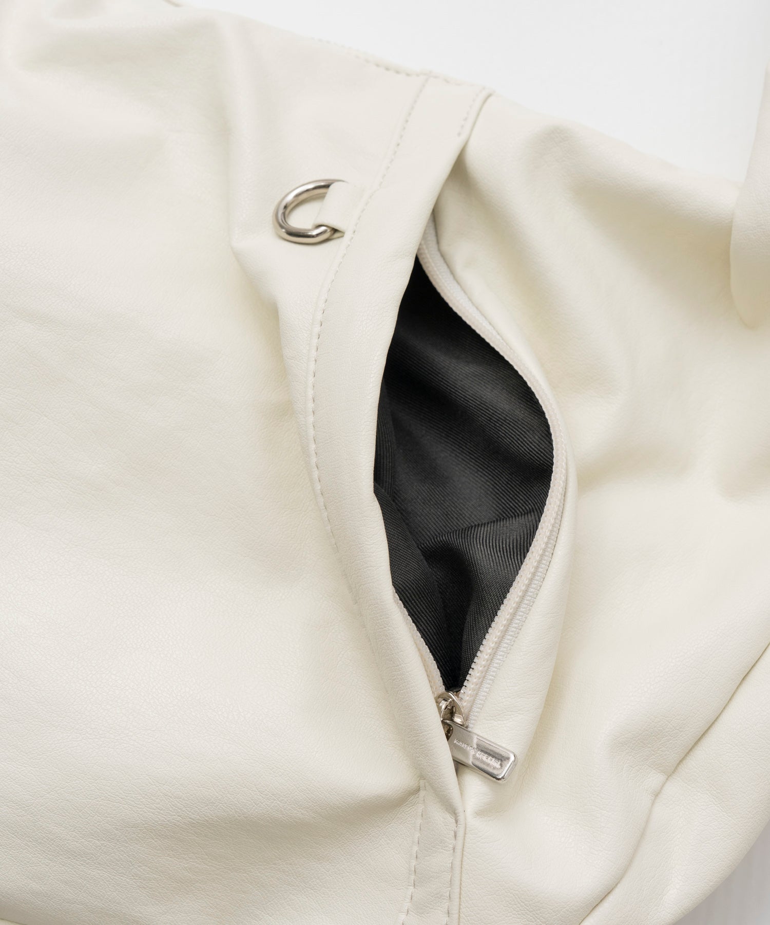 【26AUTUMN PRE-ORDER】Leather-Like Round Shoulder Bag