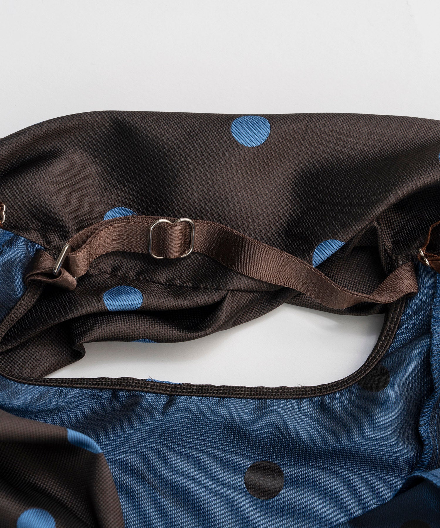 【26SPRING PRE-ORDER】Twist Off-Shoulder Blouse