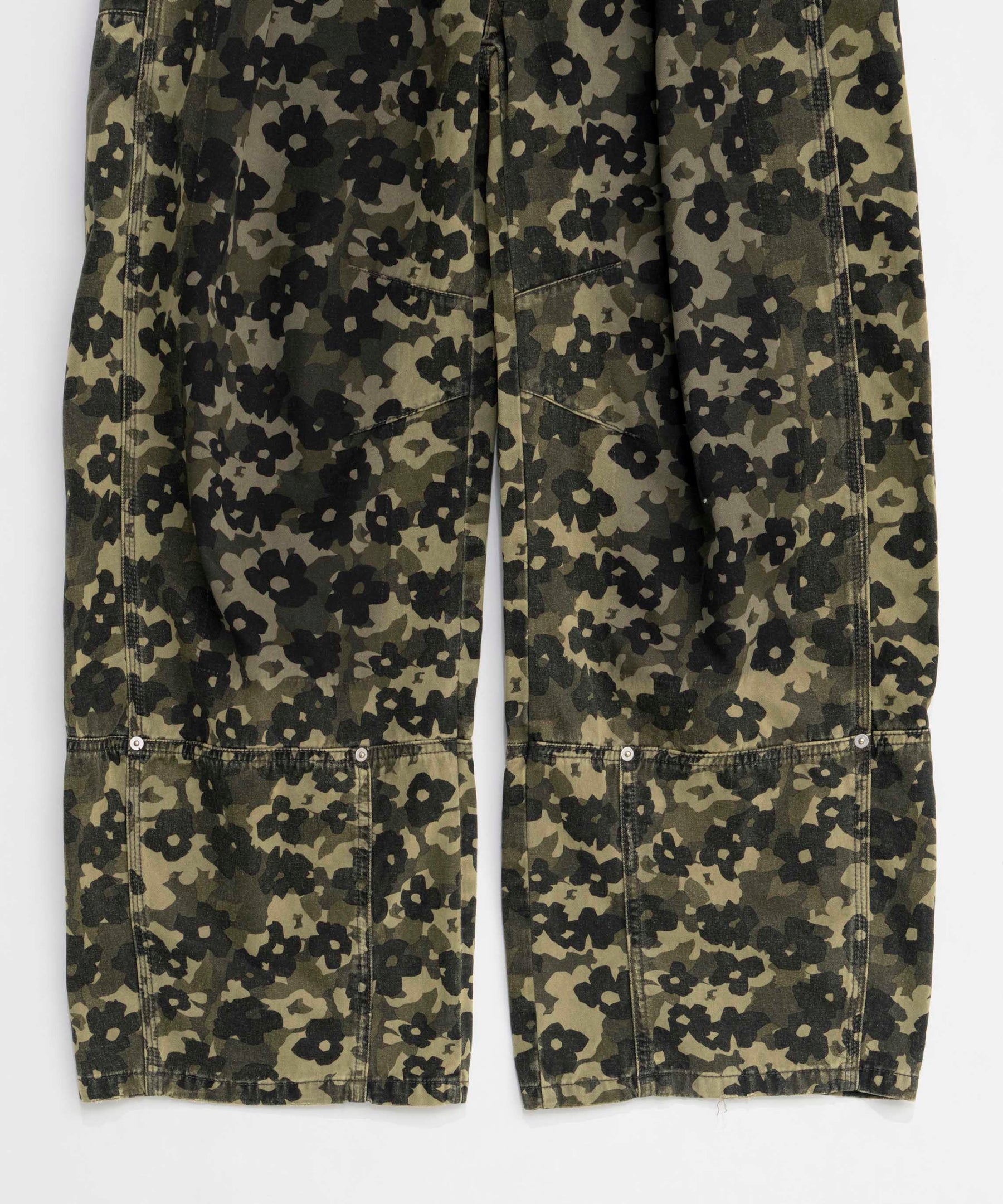 【25SPRING PRE-ORDER】Flower Camouflage Curve Pants