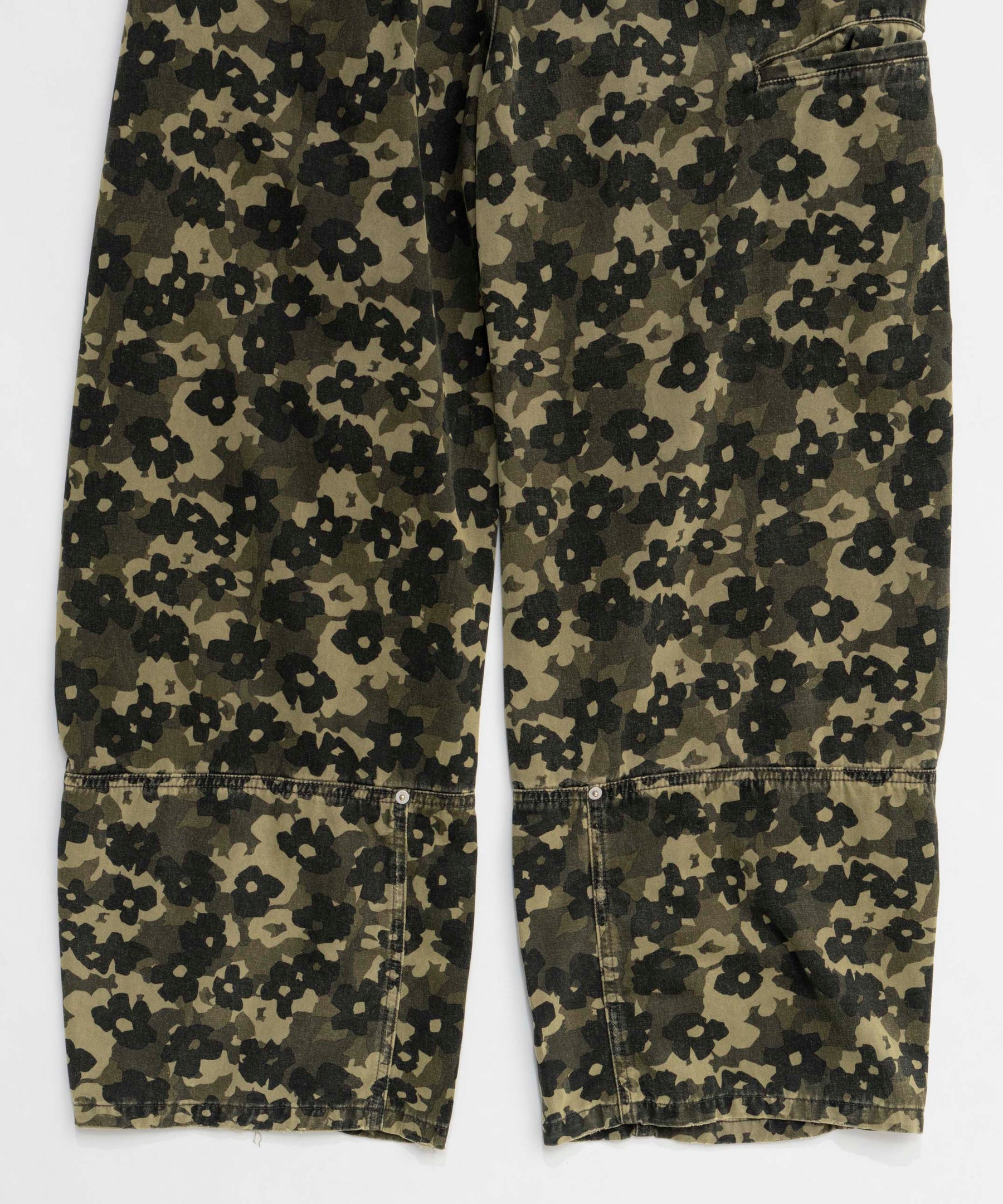 【25SPRING PRE-ORDER】Flower Camouflage Curve Pants