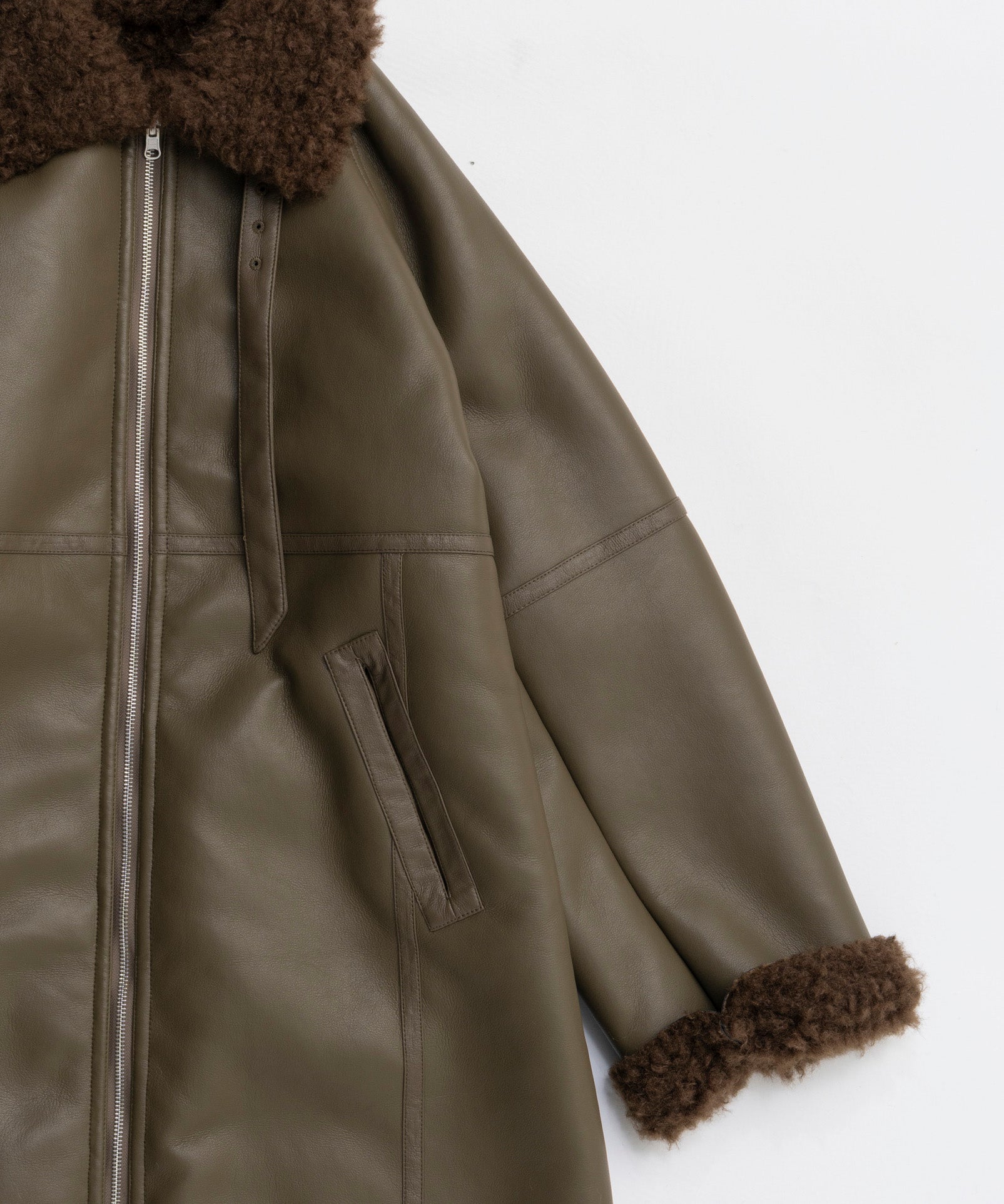 [25WINTER PRE-ORDER] Reversible Faux Mouton Coat