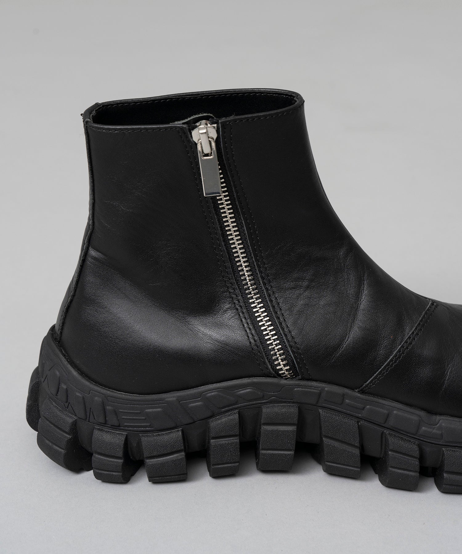 [24AW Pre-Order] Rattling Sole Side Zip Boots