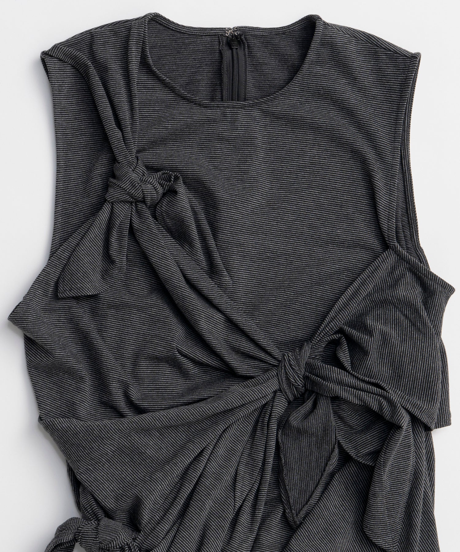 Knot Sleeveless Border T-Shirt