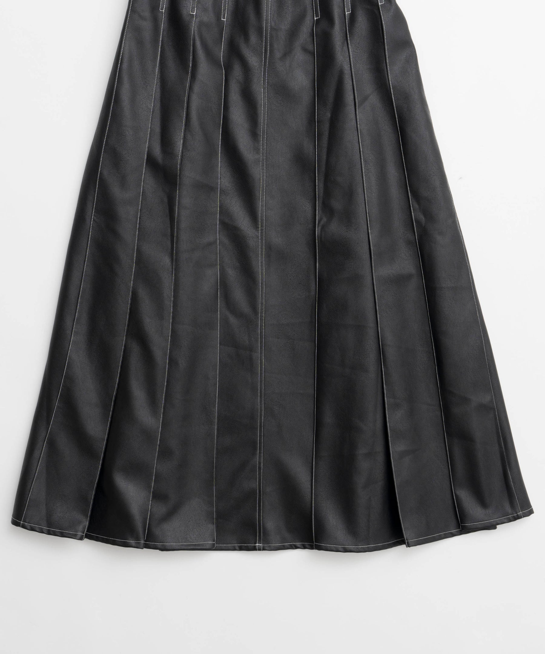 【24WINTER PRE-ORDER】Tack Pleats Vegan Leather Long Skirt