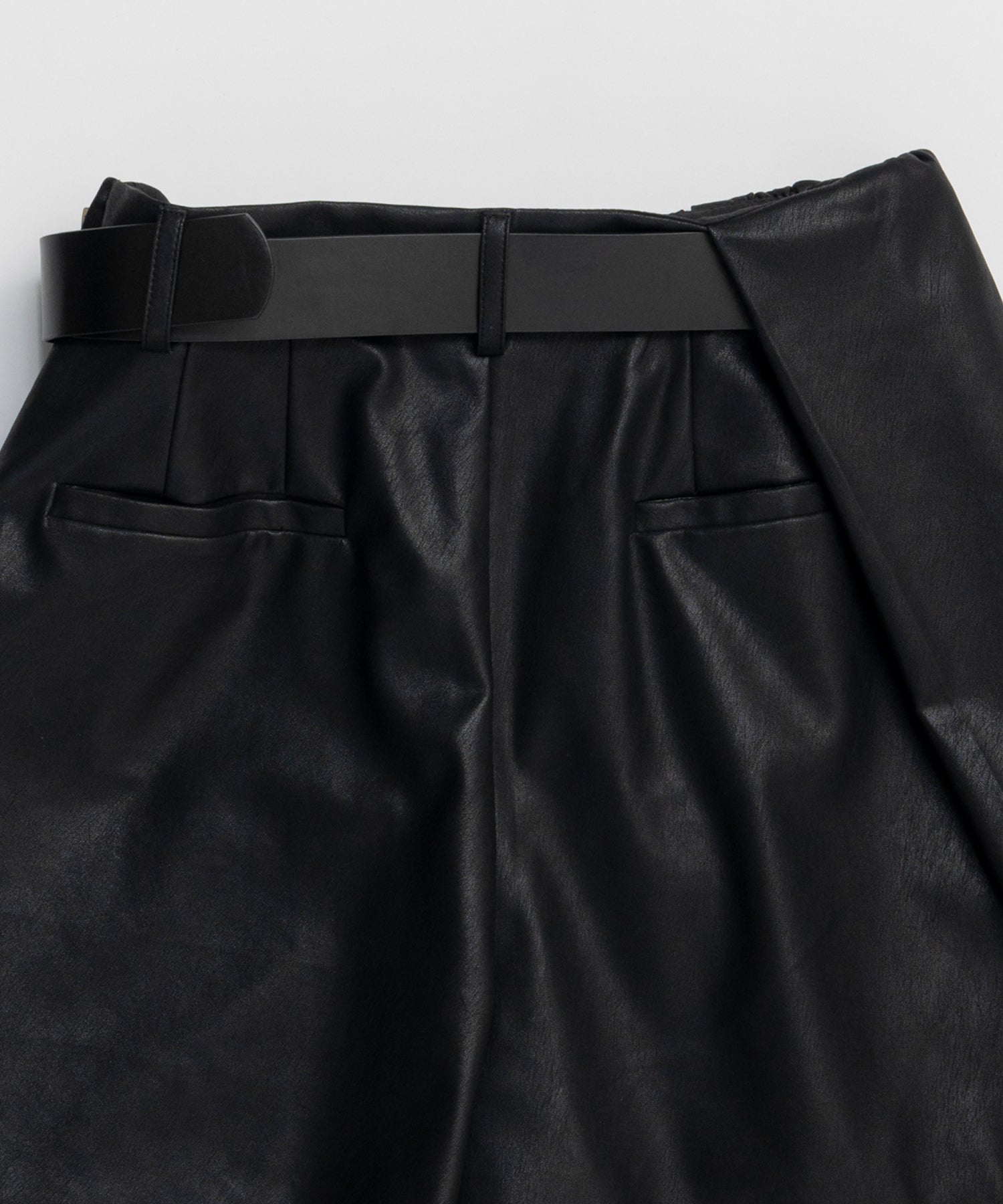 【26SPRING PRE-ORDER】Drape Vegan Leather Culotte Skirt