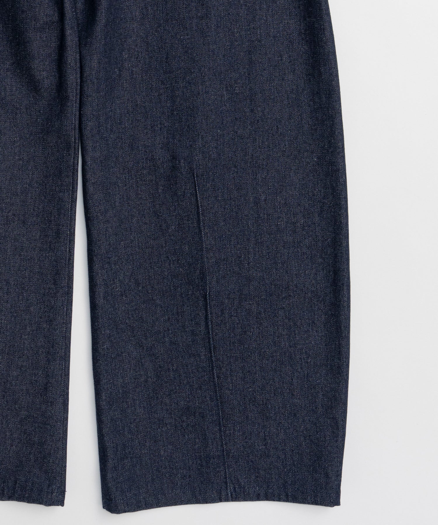 【26SPRING PRE-ORDER】Center Pin Tuck Denim Pants