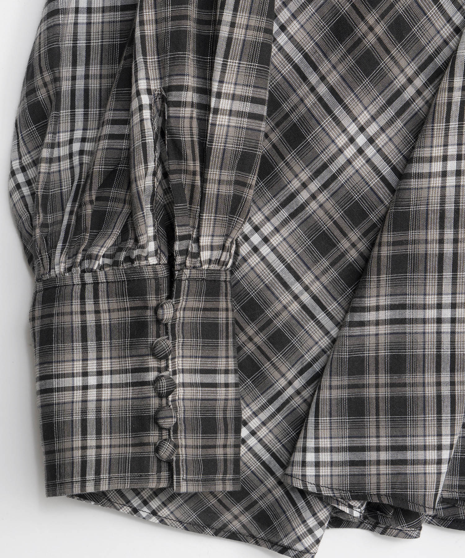 【26SPRING PRE-ORDER】V-neck voluminous blouse