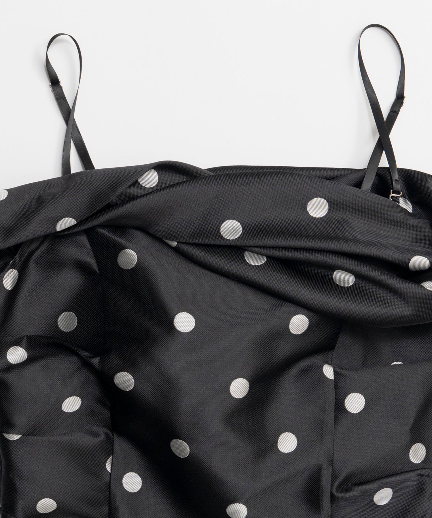 【26SPRING PRE-ORDER】Twist Off-Shoulder Blouse