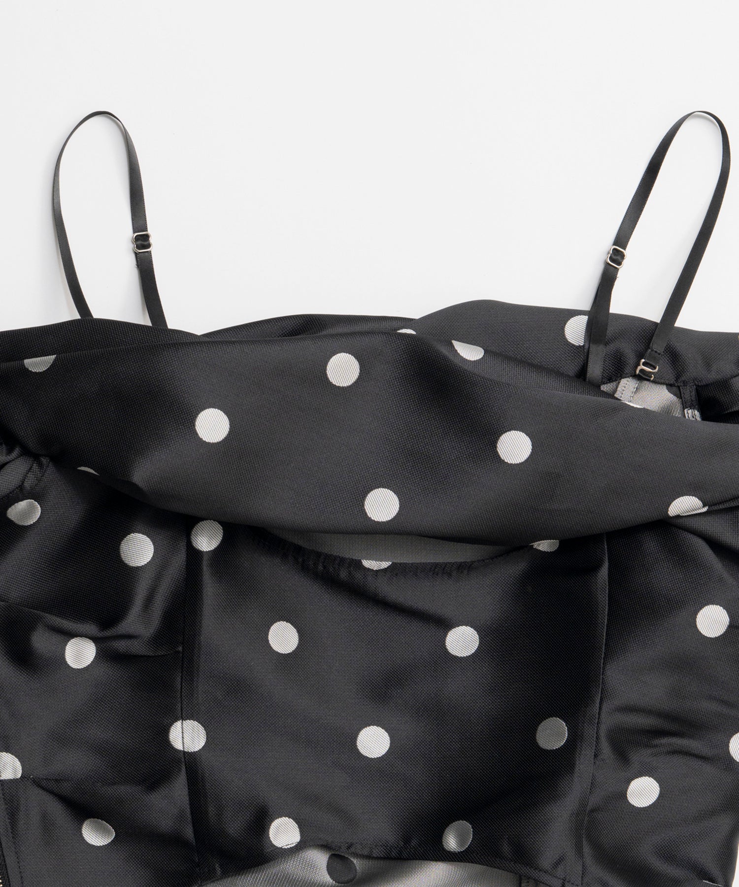 【26SPRING PRE-ORDER】Twist Off-Shoulder Blouse