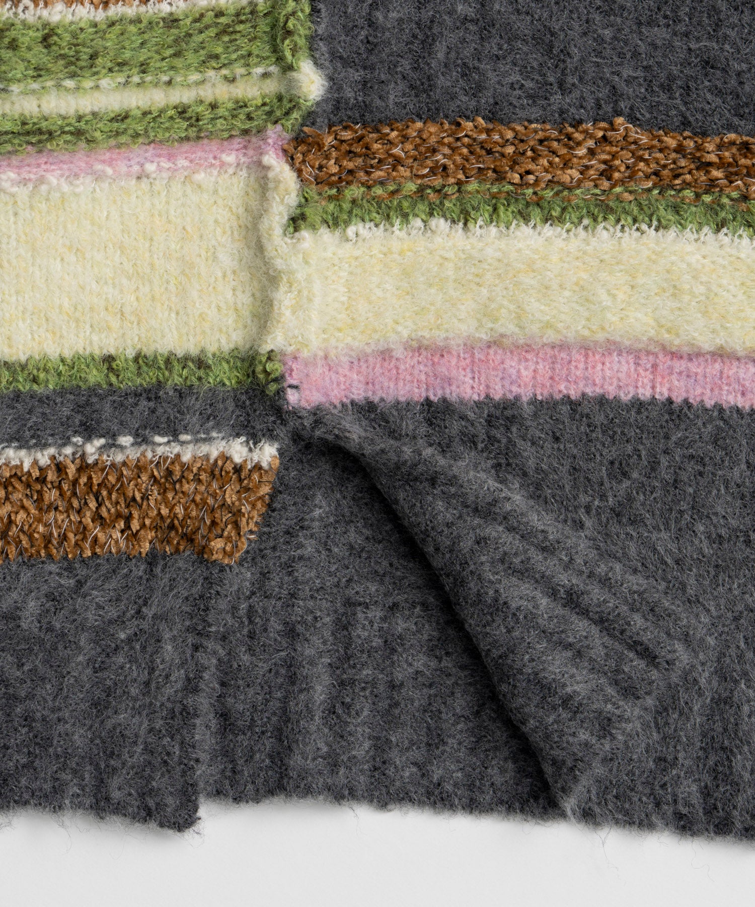 【26WINTER PRE-ORDER】Dramatic Border Slit Knit