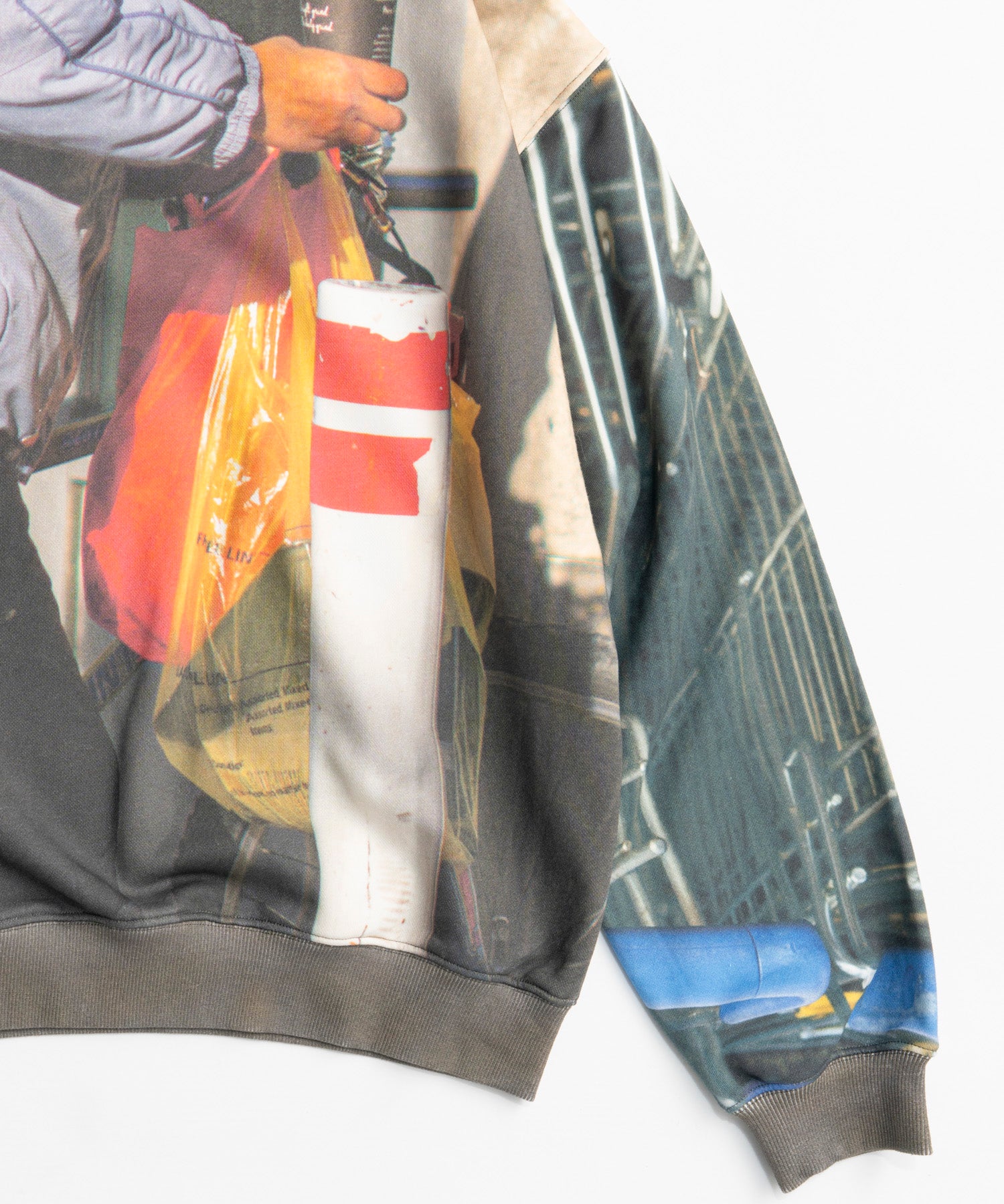 【26AUTUMN PRE-ORDER】Cityscape Photo Sweatshirt Top