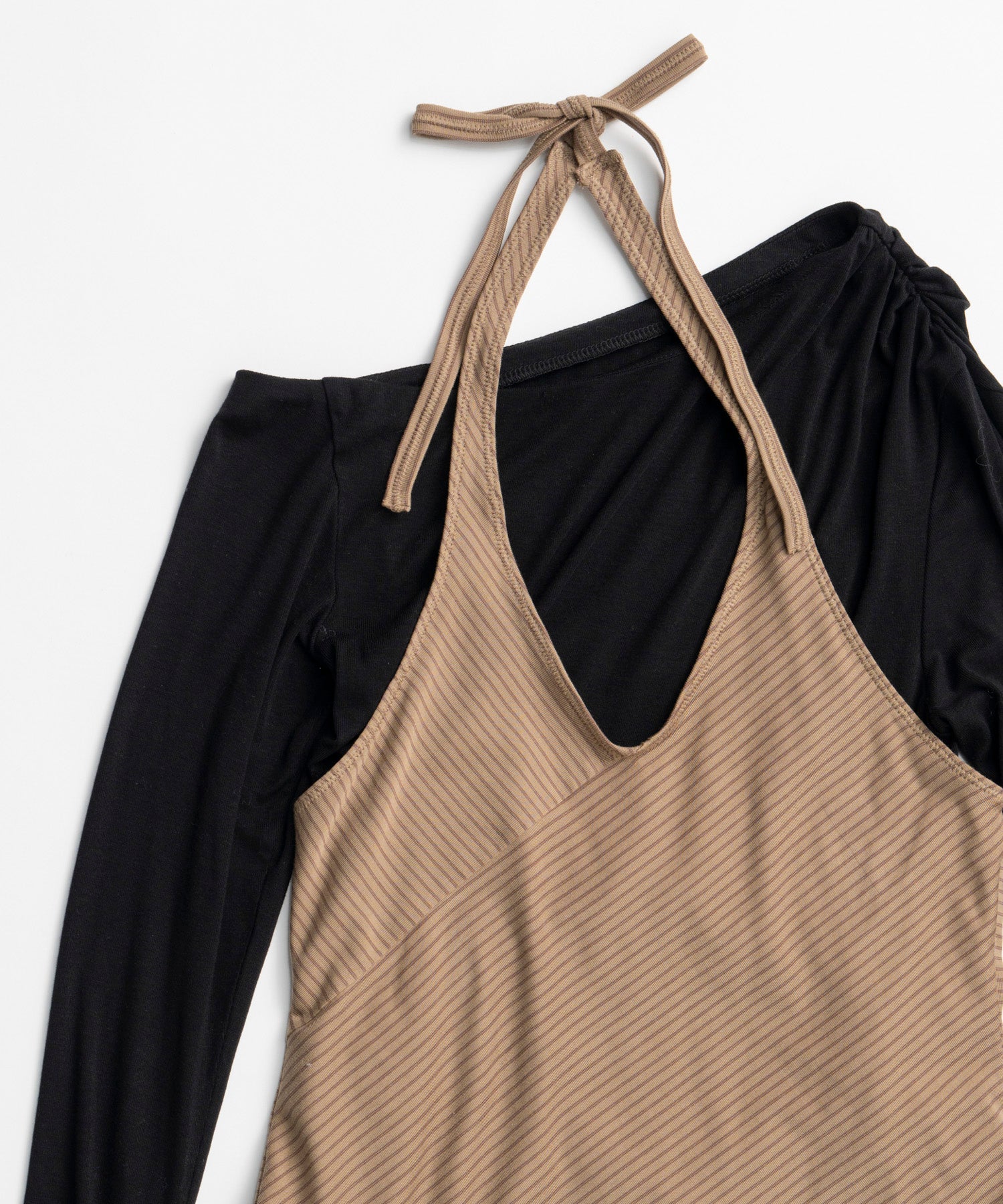 【26AUTUMN PRE-ORDER】Border Halter Layered Off-Shoulder Top
