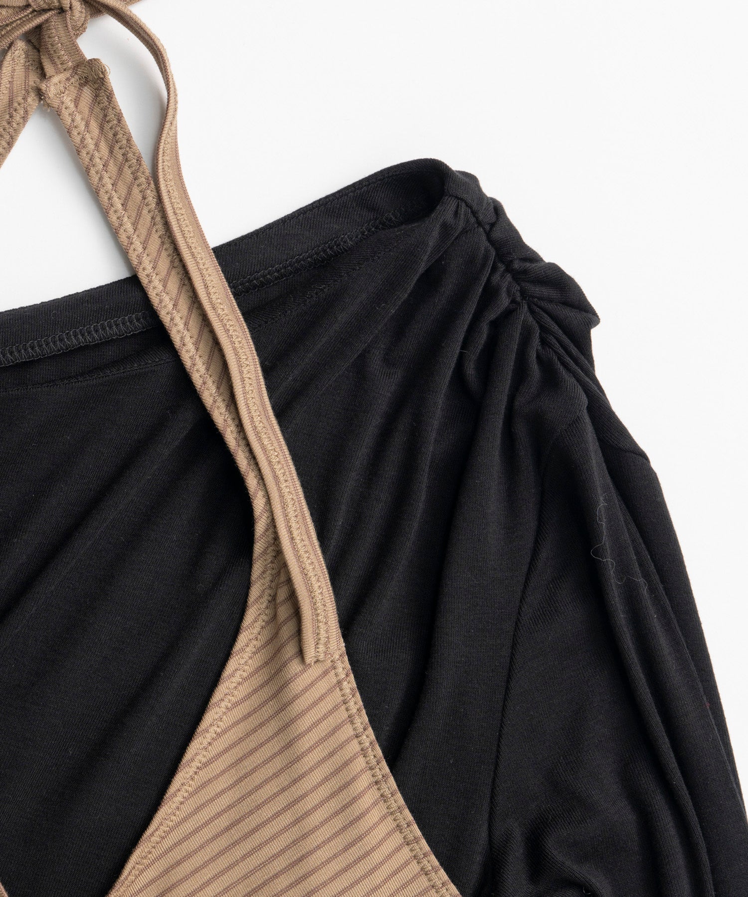 【26AUTUMN PRE-ORDER】Border Halter Layered Off-Shoulder Top