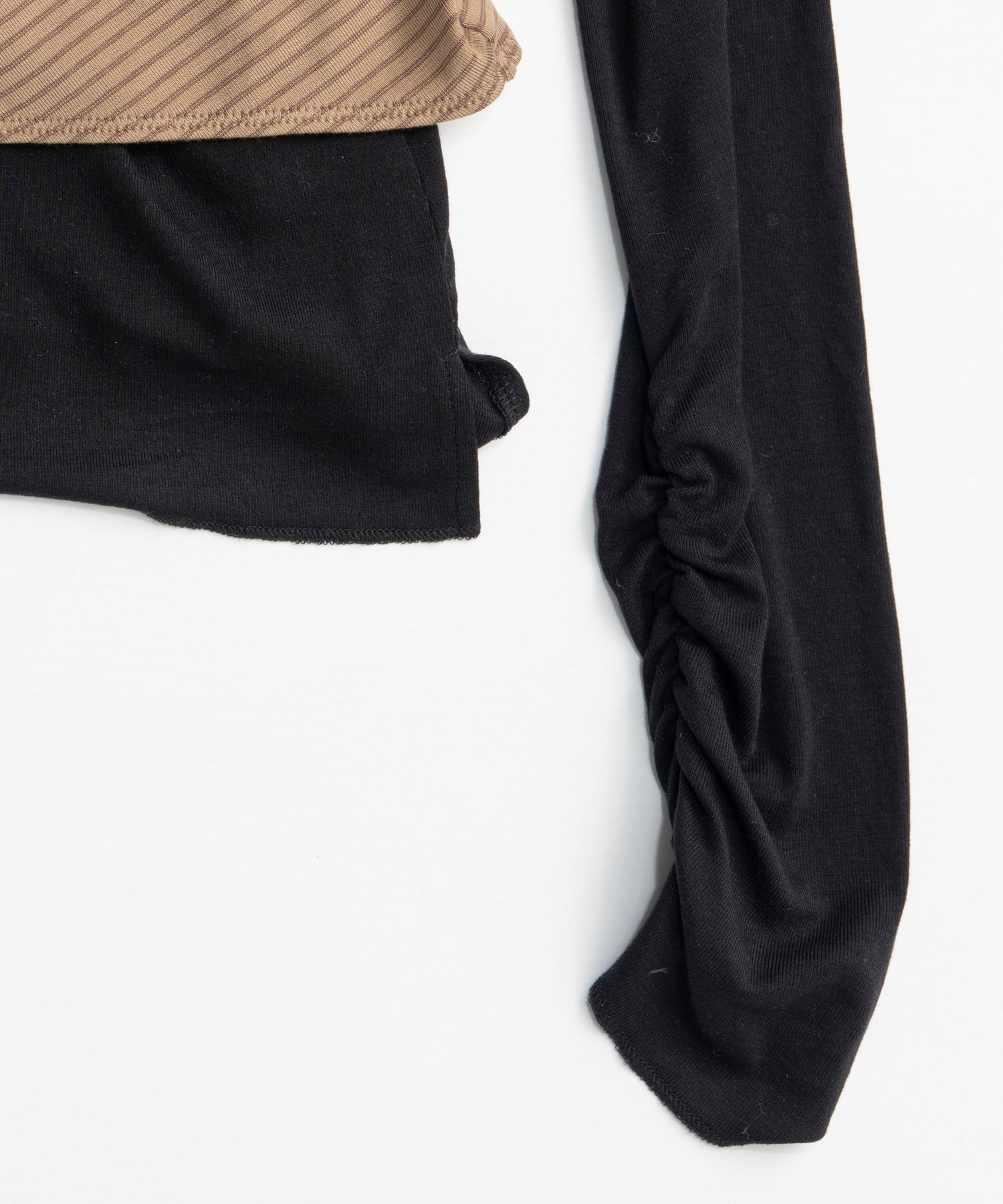【26AUTUMN PRE-ORDER】Border Halter Layered Off-Shoulder Top