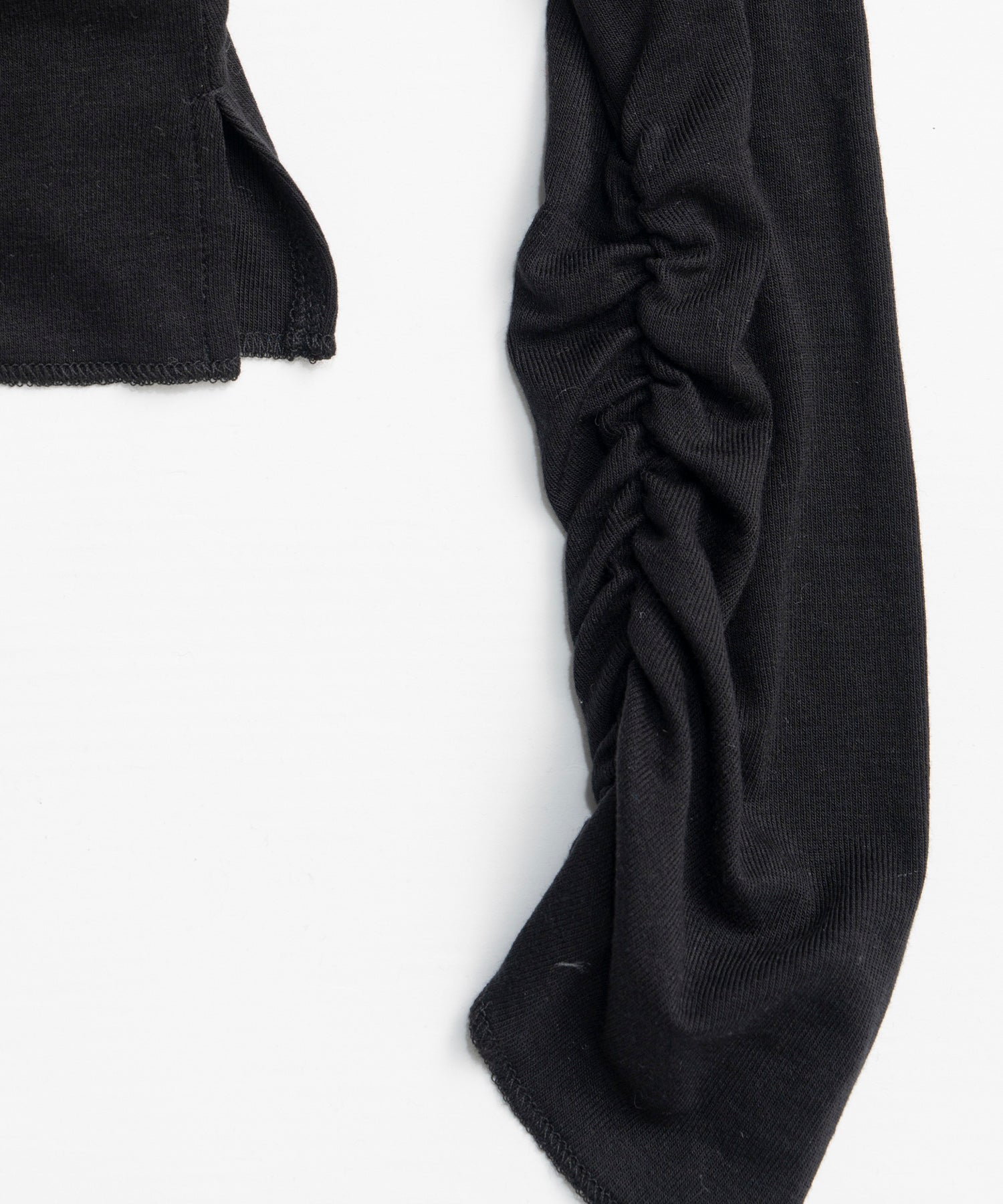 【26AUTUMN PRE-ORDER】Border Halter Layered Off-Shoulder Top