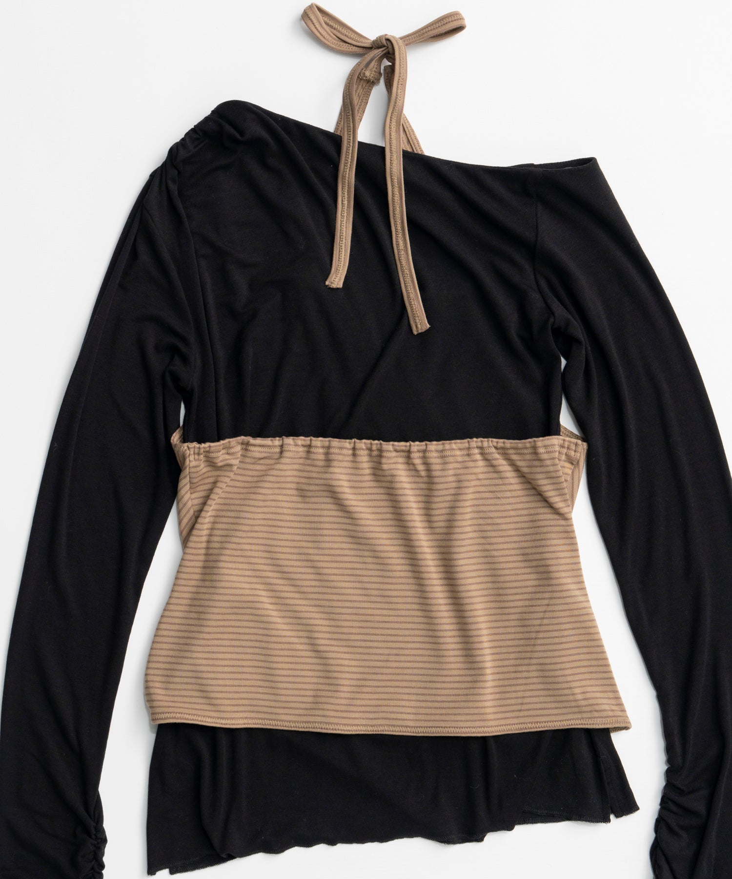 【26AUTUMN PRE-ORDER】Border Halter Layered Off-Shoulder Top