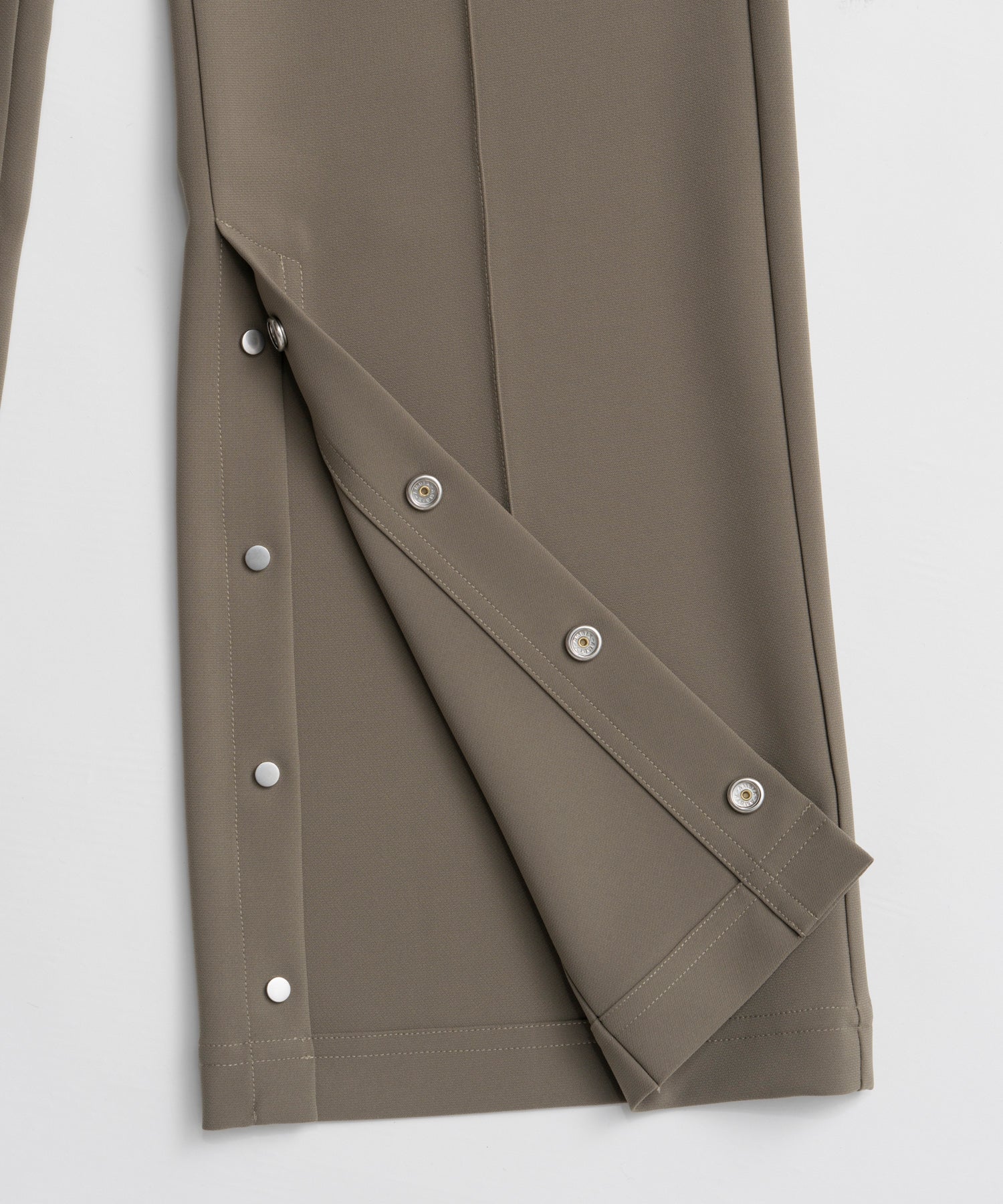 【26WINTER COLLECTION】Double Cloth Button-Slit Flare Pants