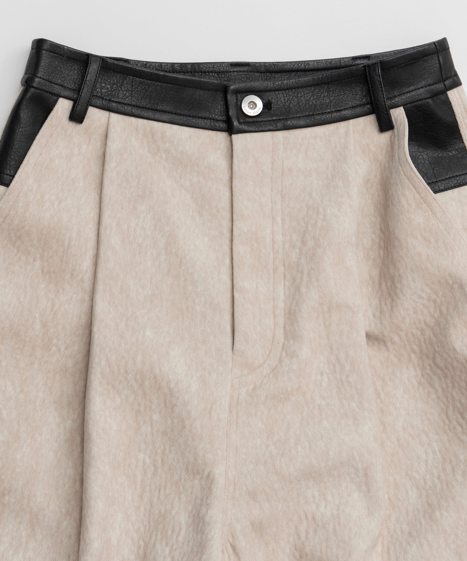 【26AUTUMN PRE-ORDER】Haircalf-Like Work Shorts