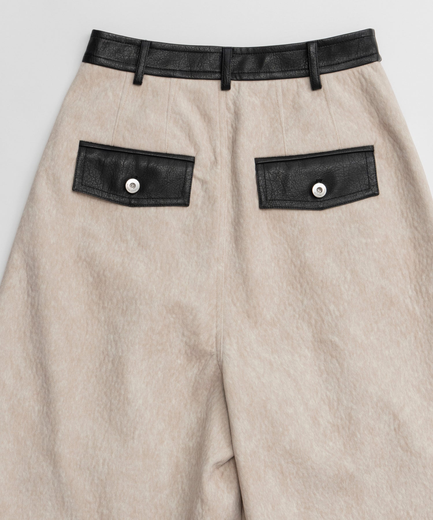 【26AUTUMN PRE-ORDER】Haircalf-Like Work Shorts