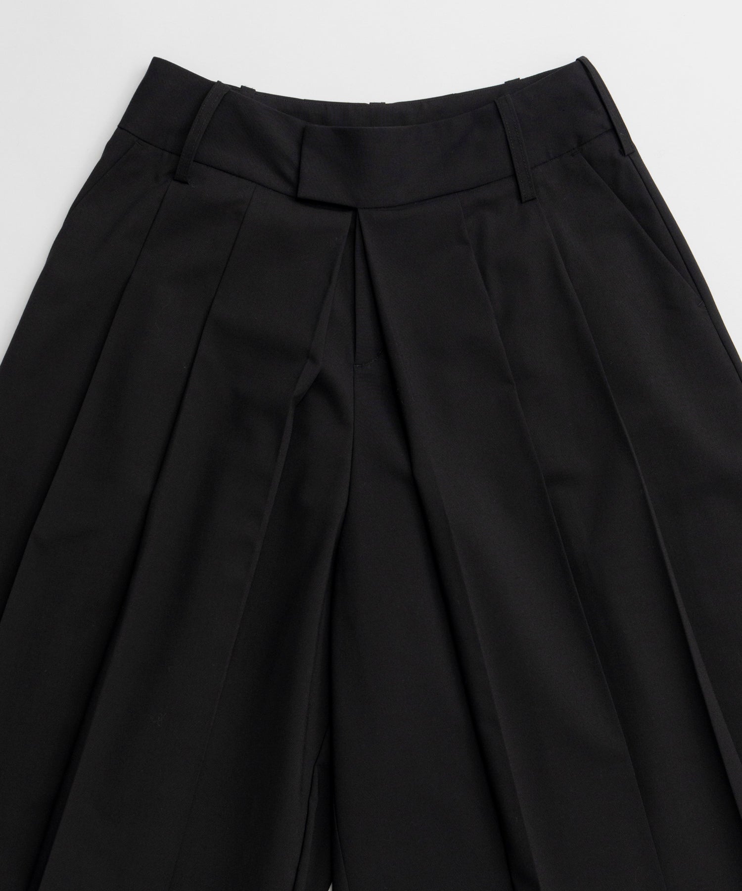 【26AUTUMN PRE-ORDER】Pleated Shorts