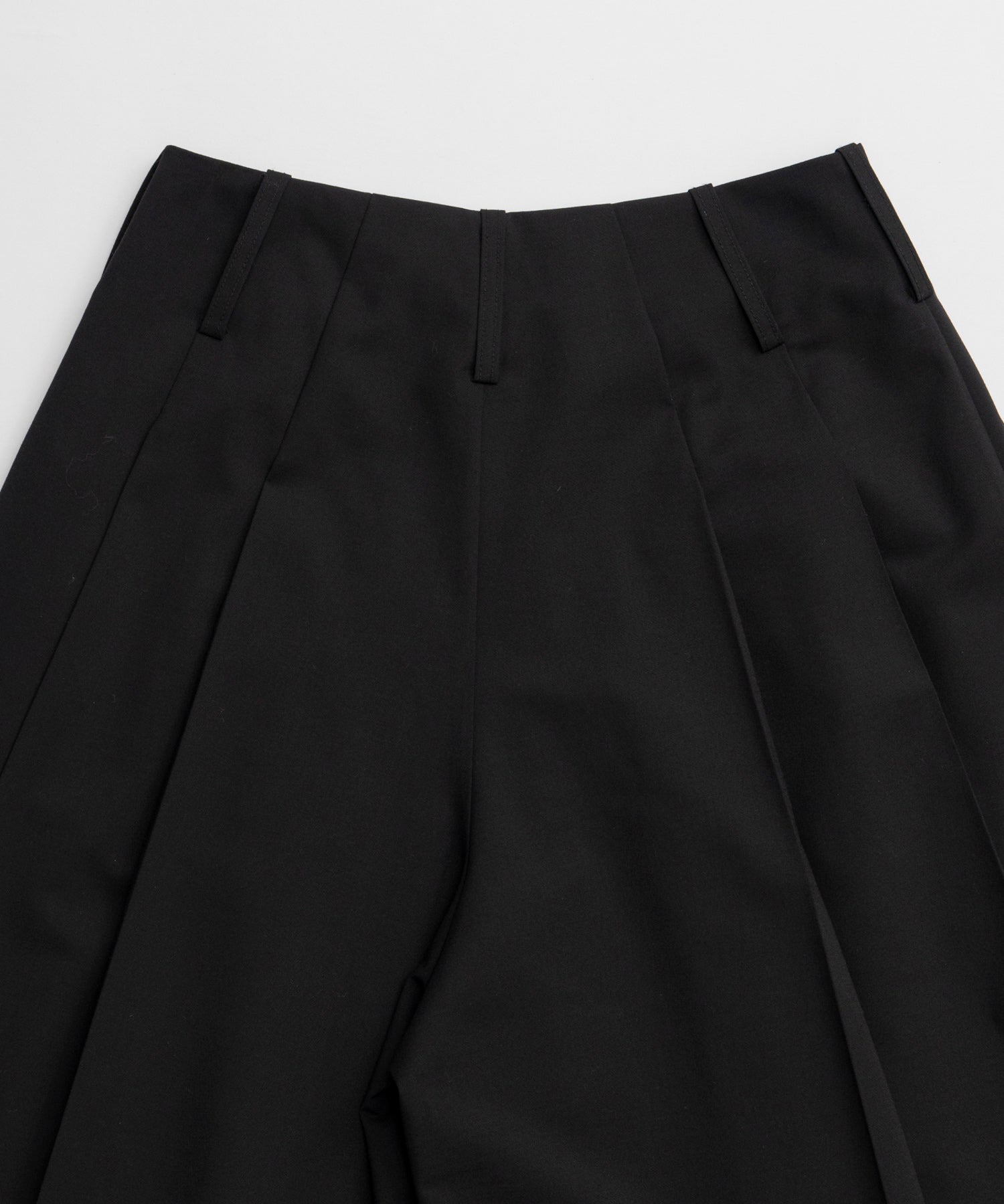 【26AUTUMN PRE-ORDER】Pleated Shorts