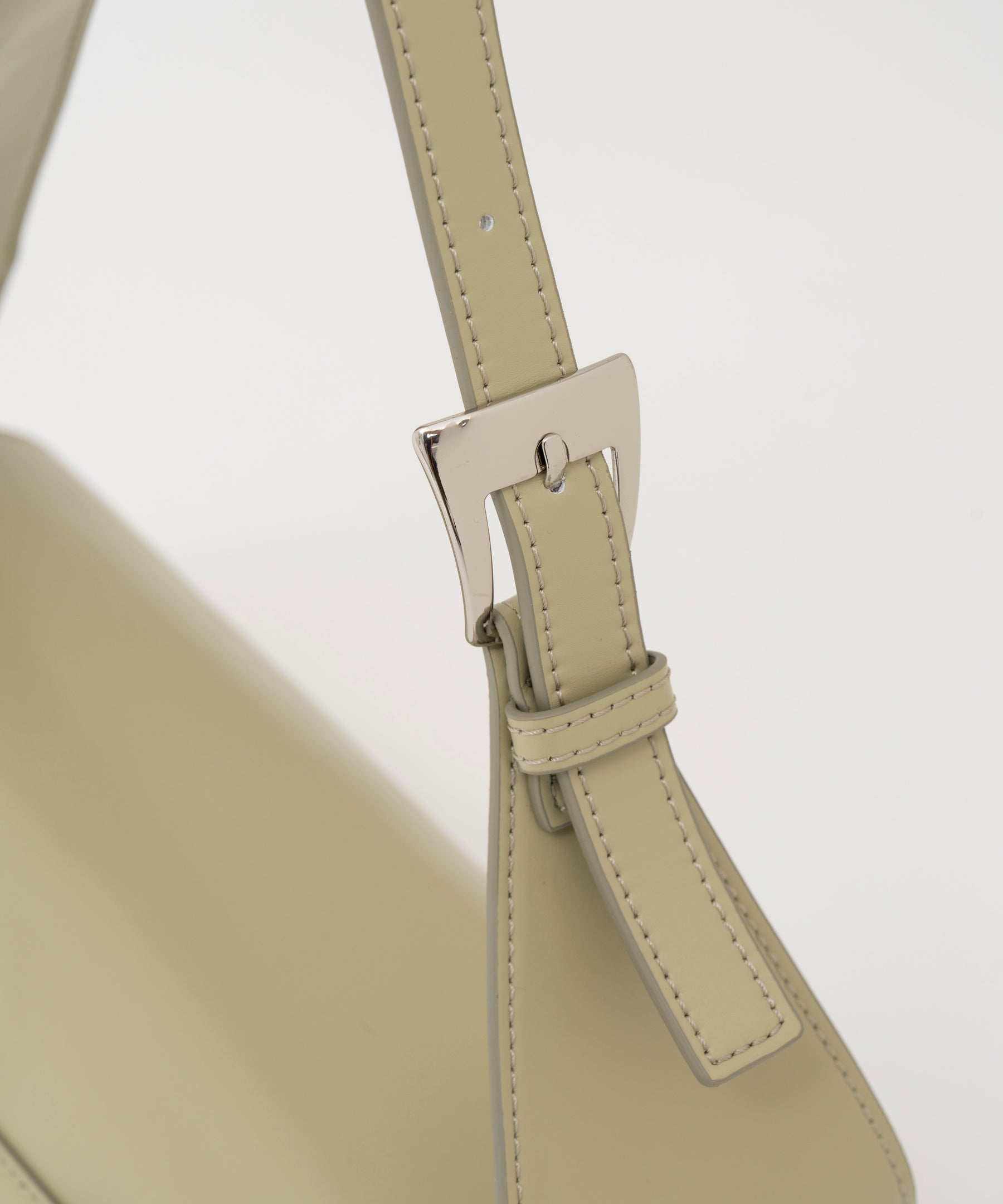 【OPEN YY】Leather BELTING DUFFLE BAG