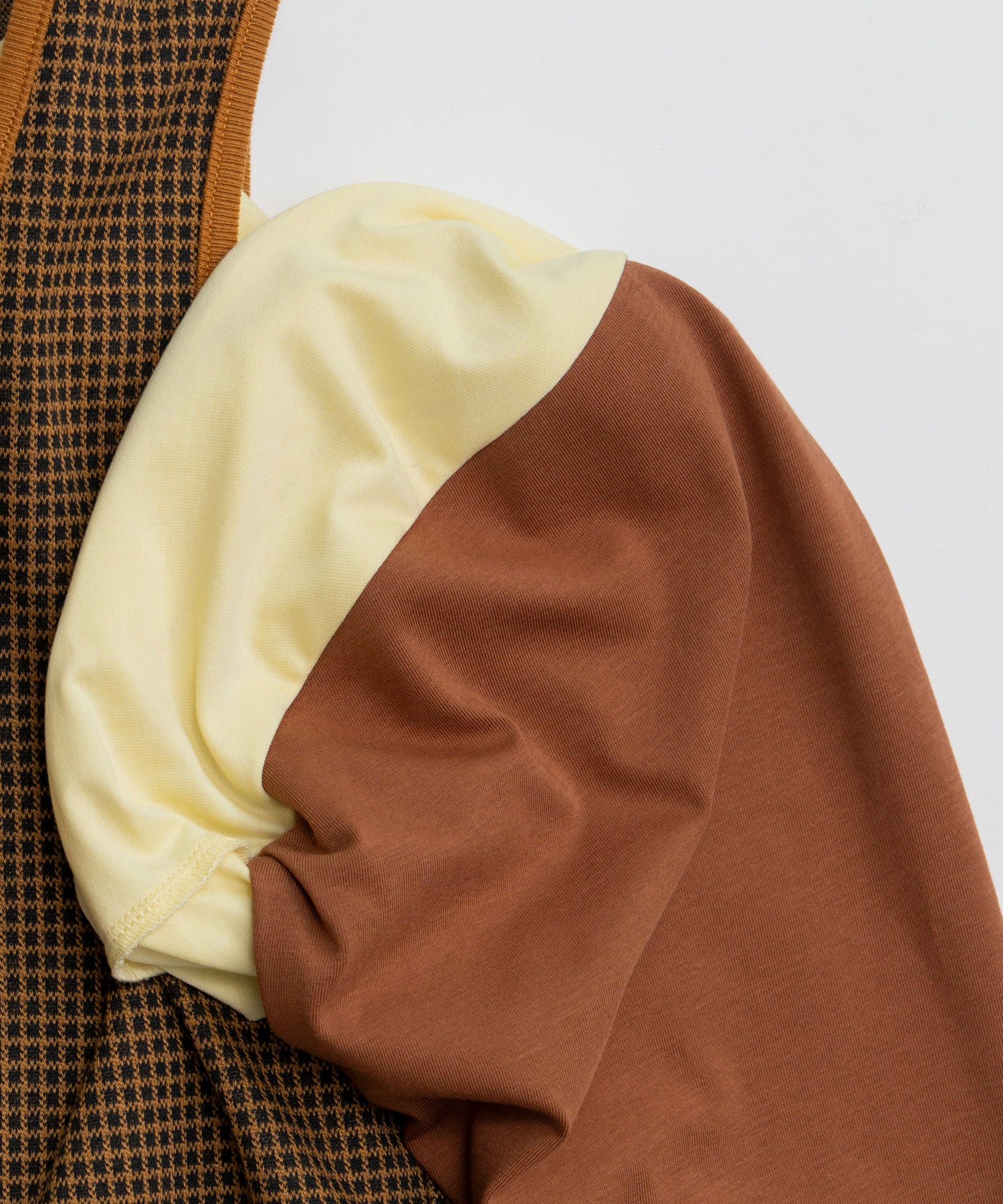 【26AUTUMN PRE-ORDER】Multi-Fabric Layered T-Shirt