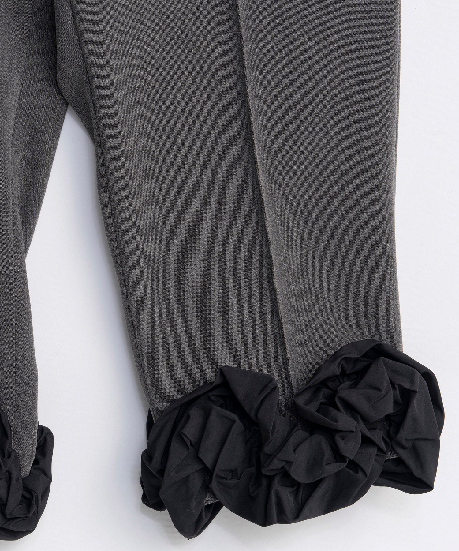 【26SPRING PRE-ORDER】Flower Hem Capri Pants