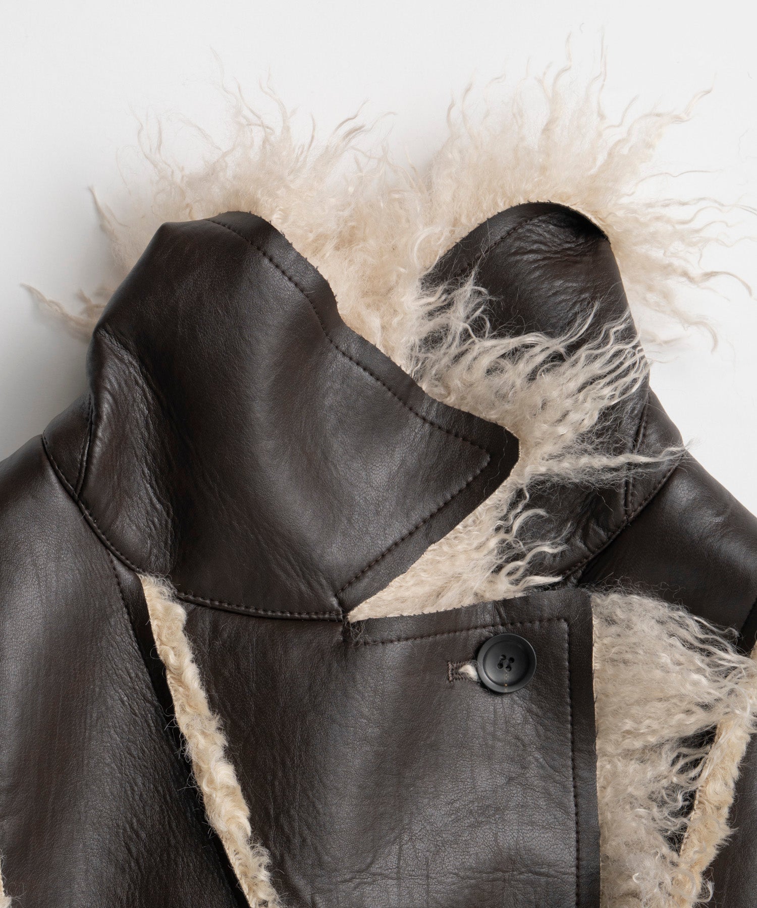 【26WINTER PRE-ORDER】Double-Breasted Vegan Shearling Coat