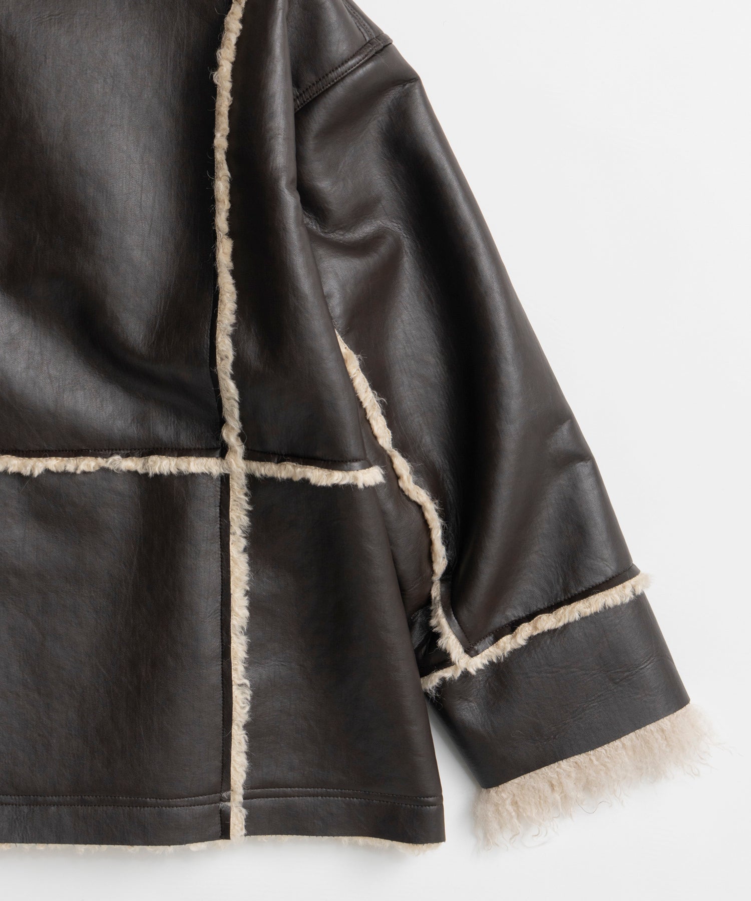 【26WINTER PRE-ORDER】Double-Breasted Vegan Shearling Coat