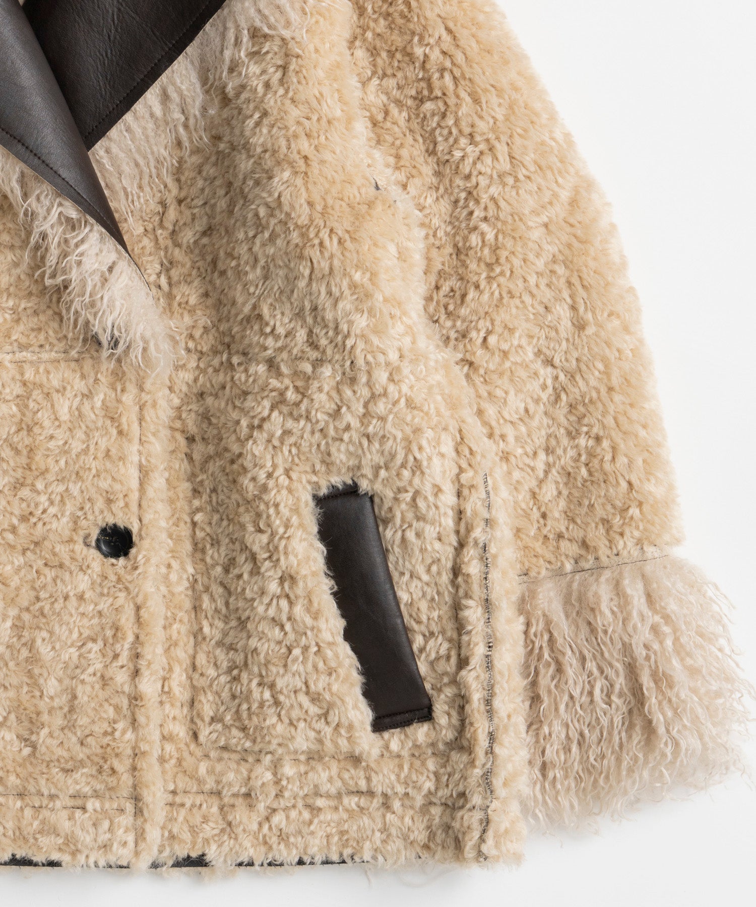 【26WINTER PRE-ORDER】Double-Breasted Vegan Shearling Coat