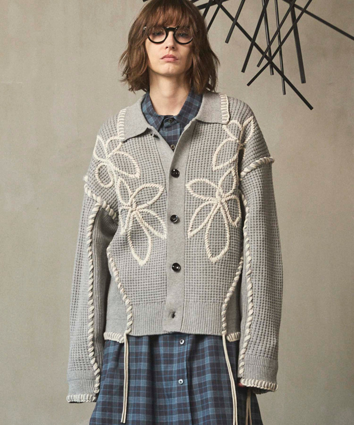 Oni-Waffle Flower Embroidery Prime-Over Collared Cardigan