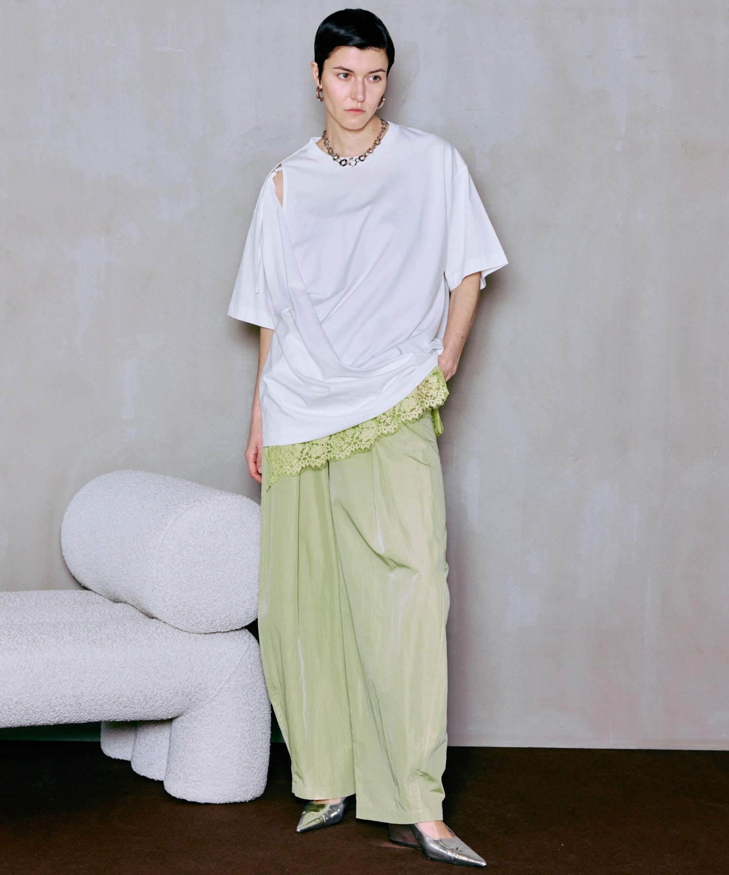 不对称垂坠 T 恤