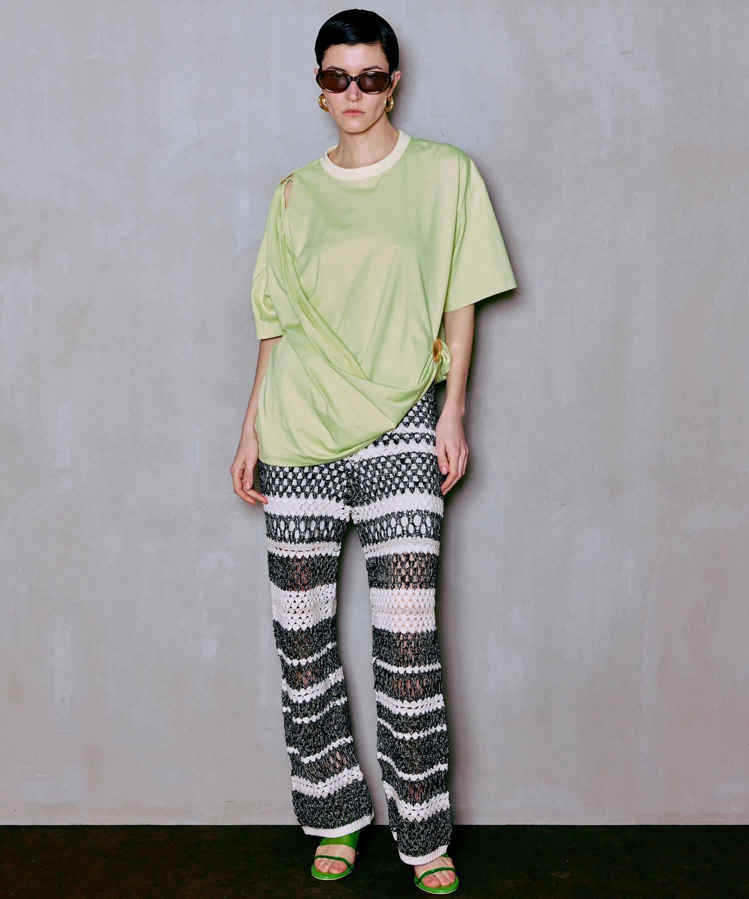 不对称垂坠 T 恤