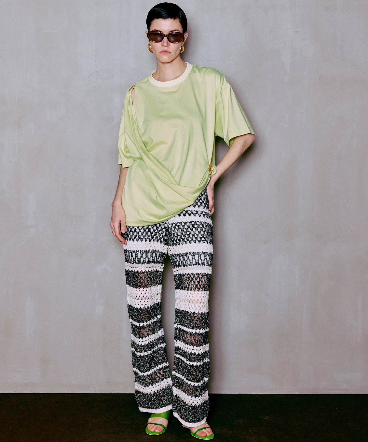 不对称垂坠 T 恤