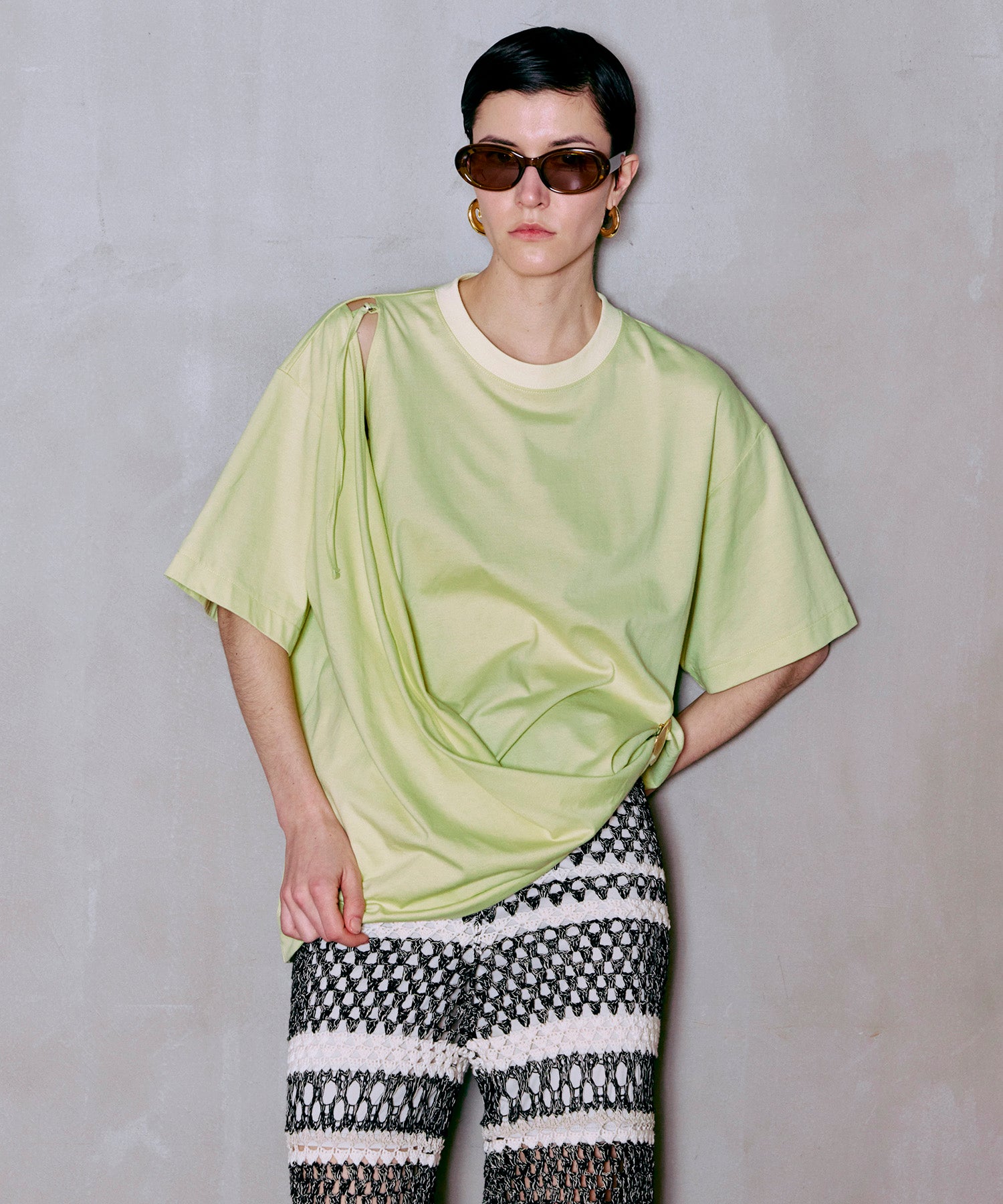 不对称垂坠 T 恤