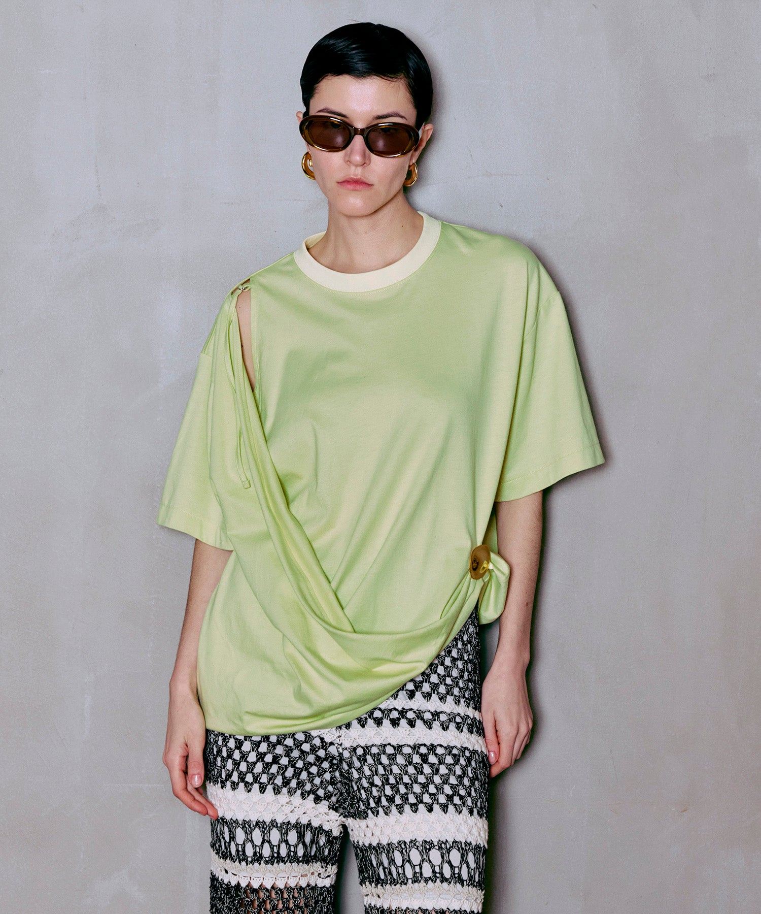 不对称垂坠 T 恤