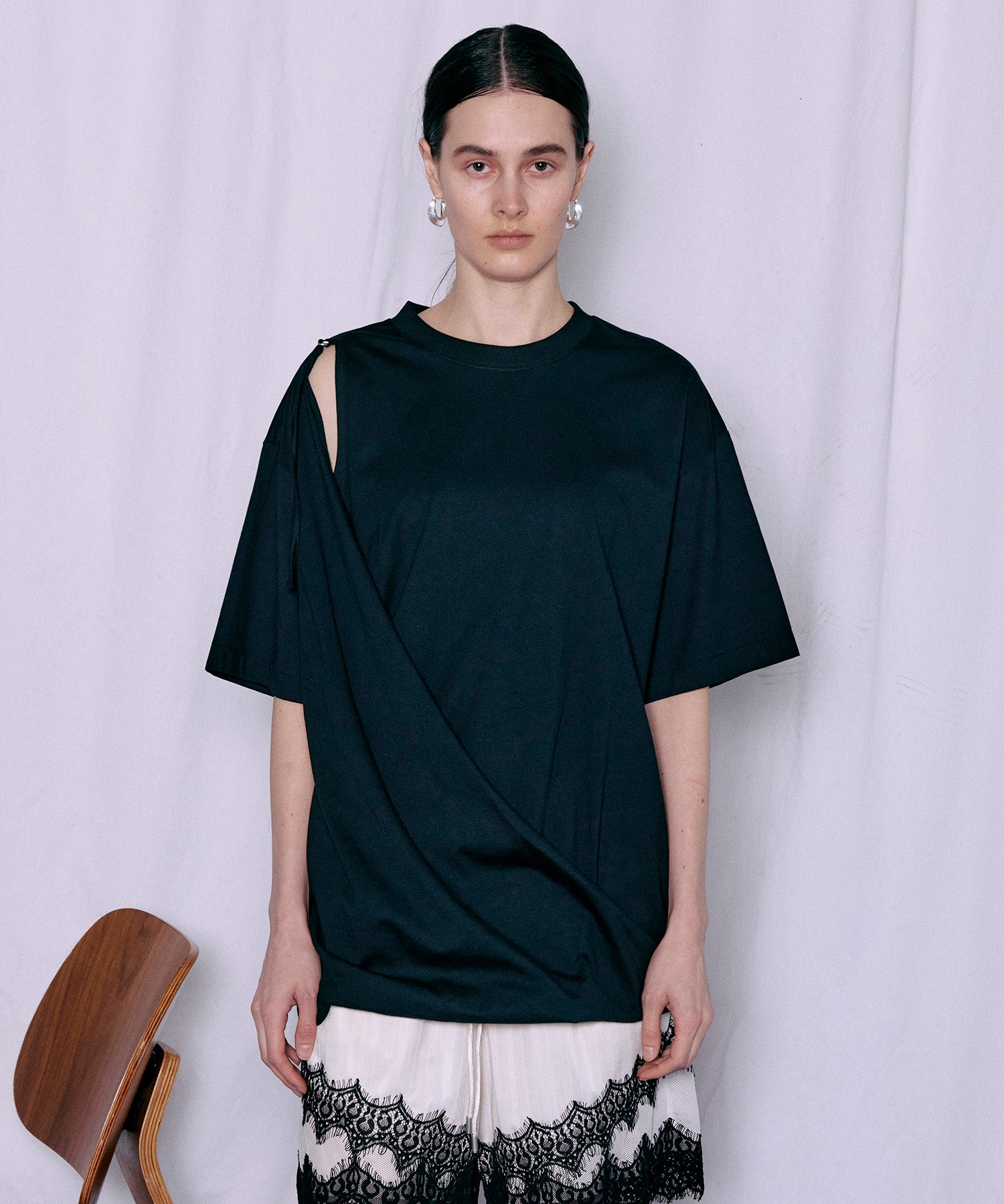 不对称垂坠 T 恤