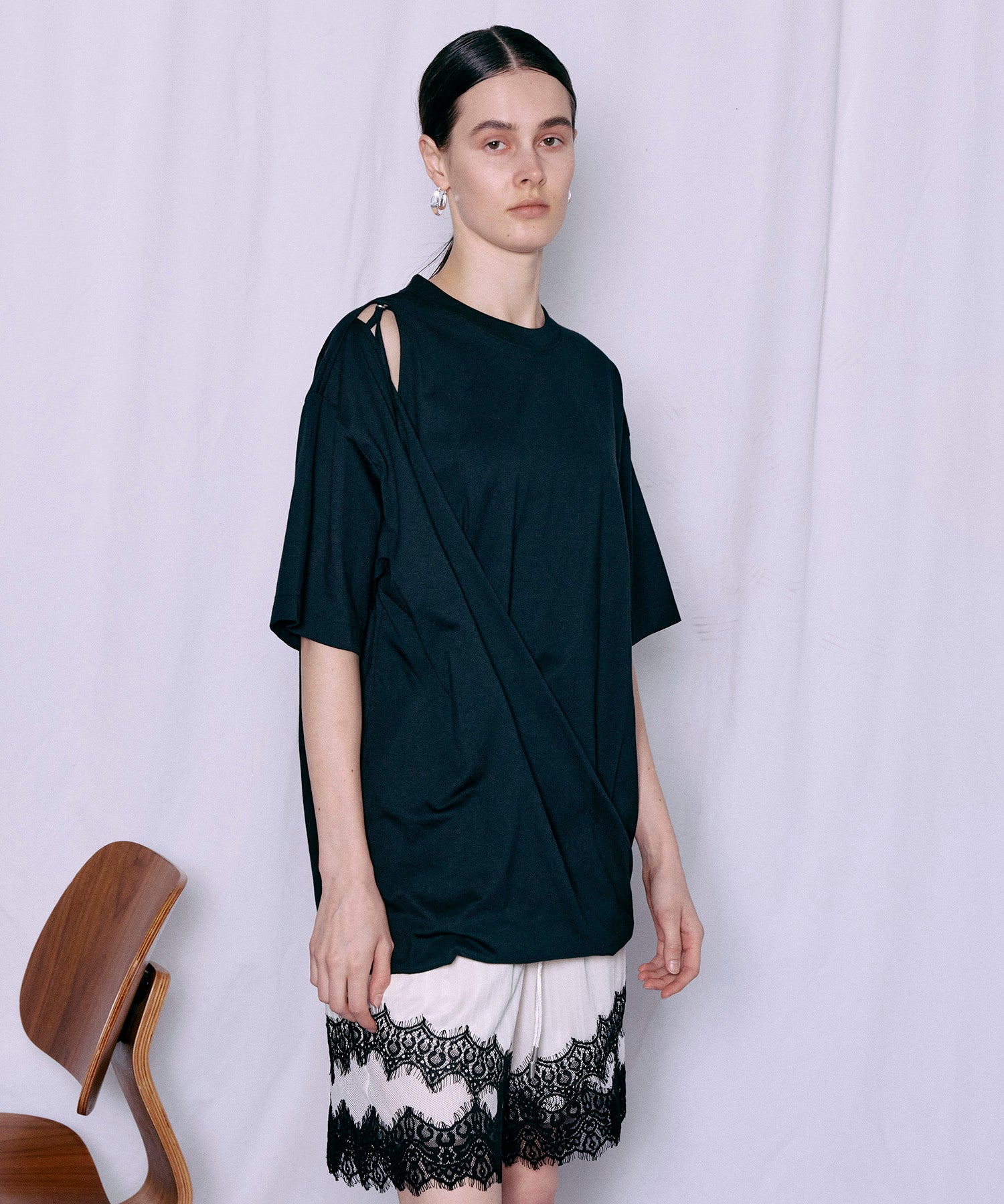 不对称垂坠 T 恤