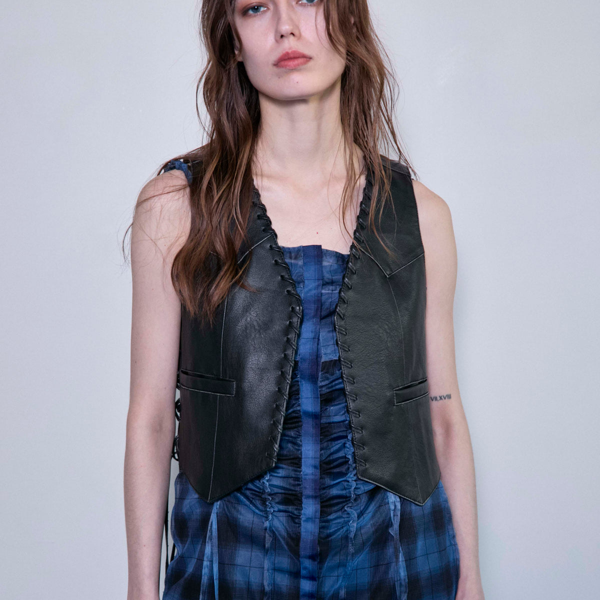 週末sale❣️L'Appartement Lace Vest 黒レースベスト 週末sale❣️L´Appartement Lace Vest 黒レースベスト