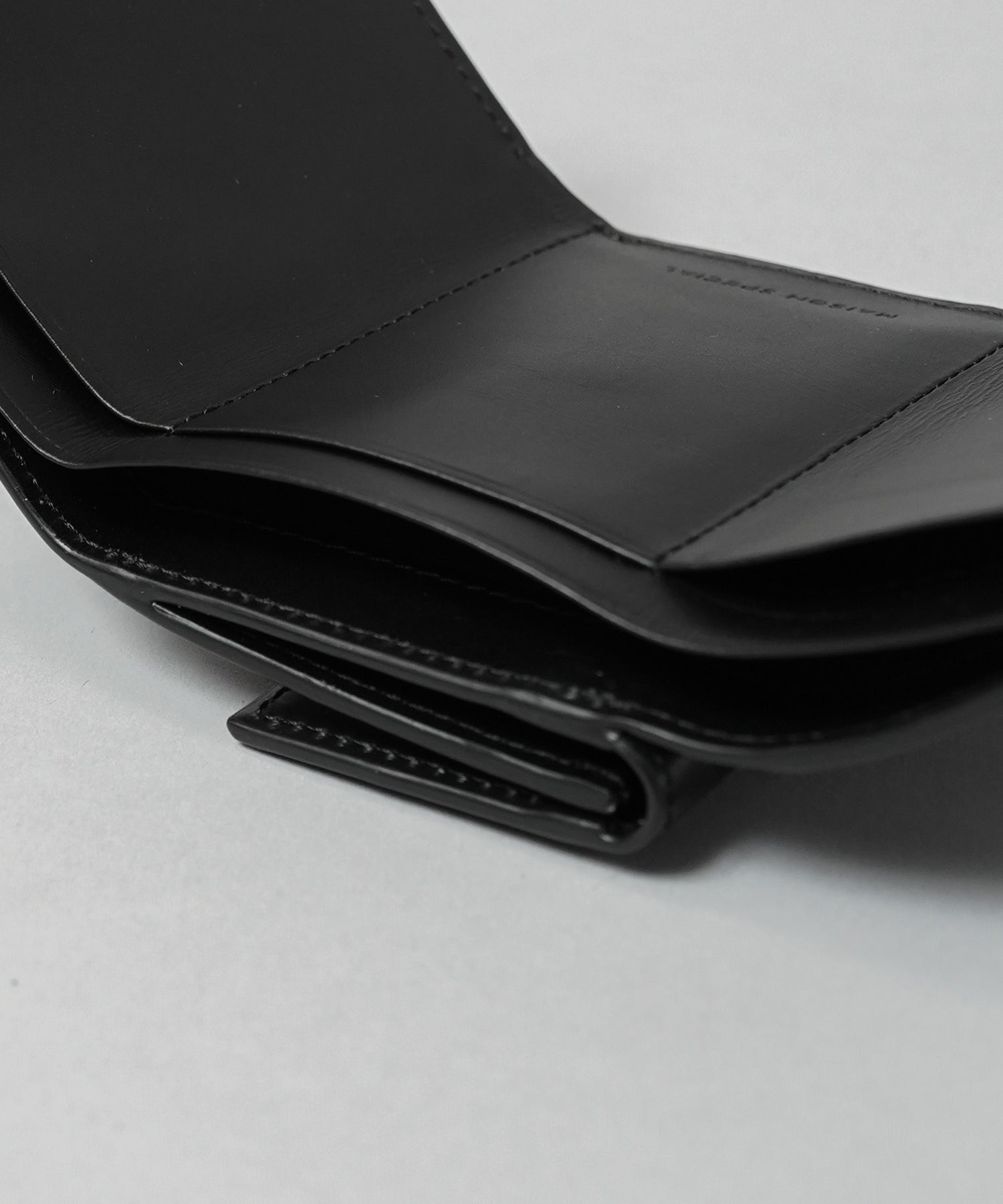 Metal Plate Trifold钱包