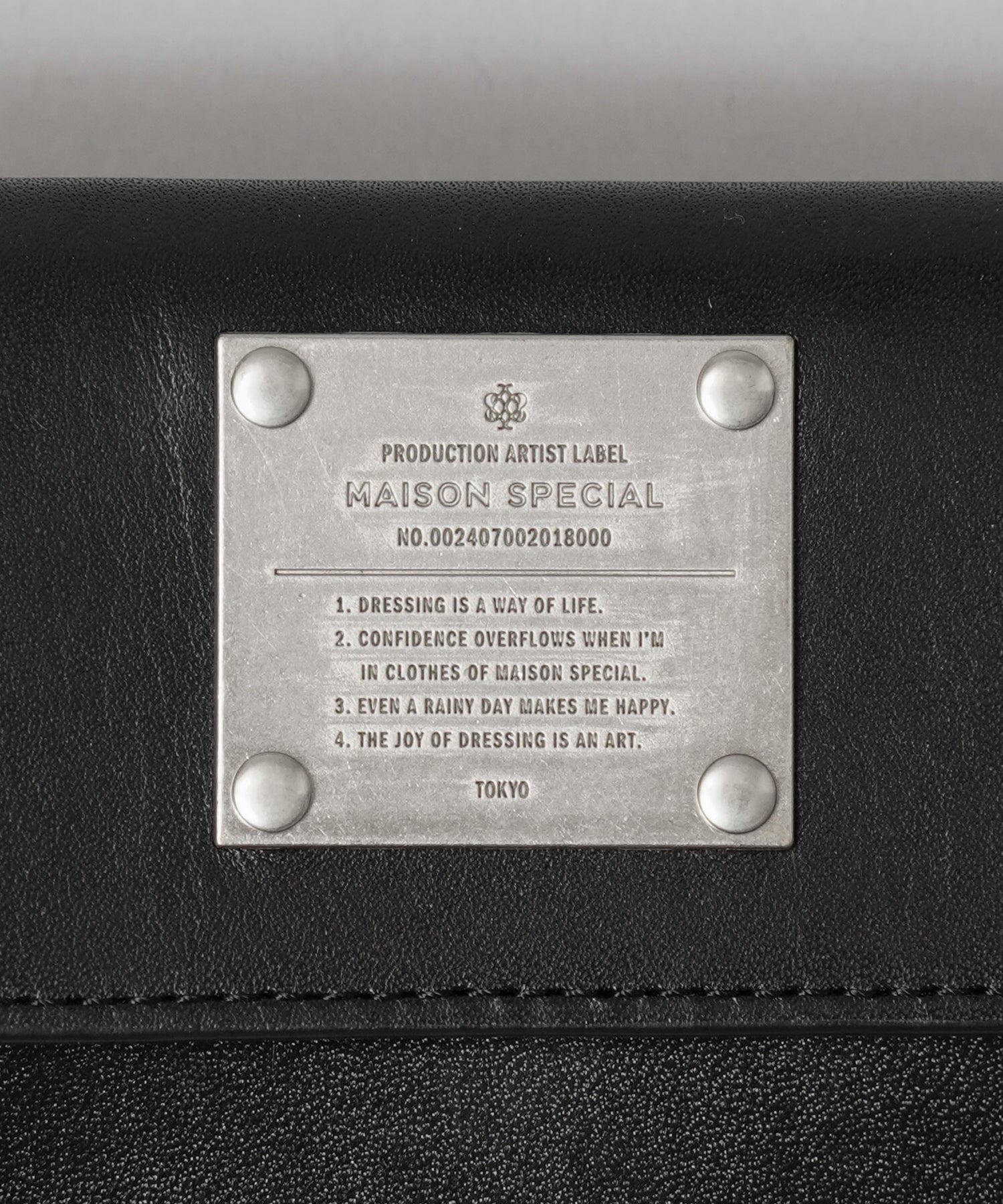 Metal Plate Trifold钱包