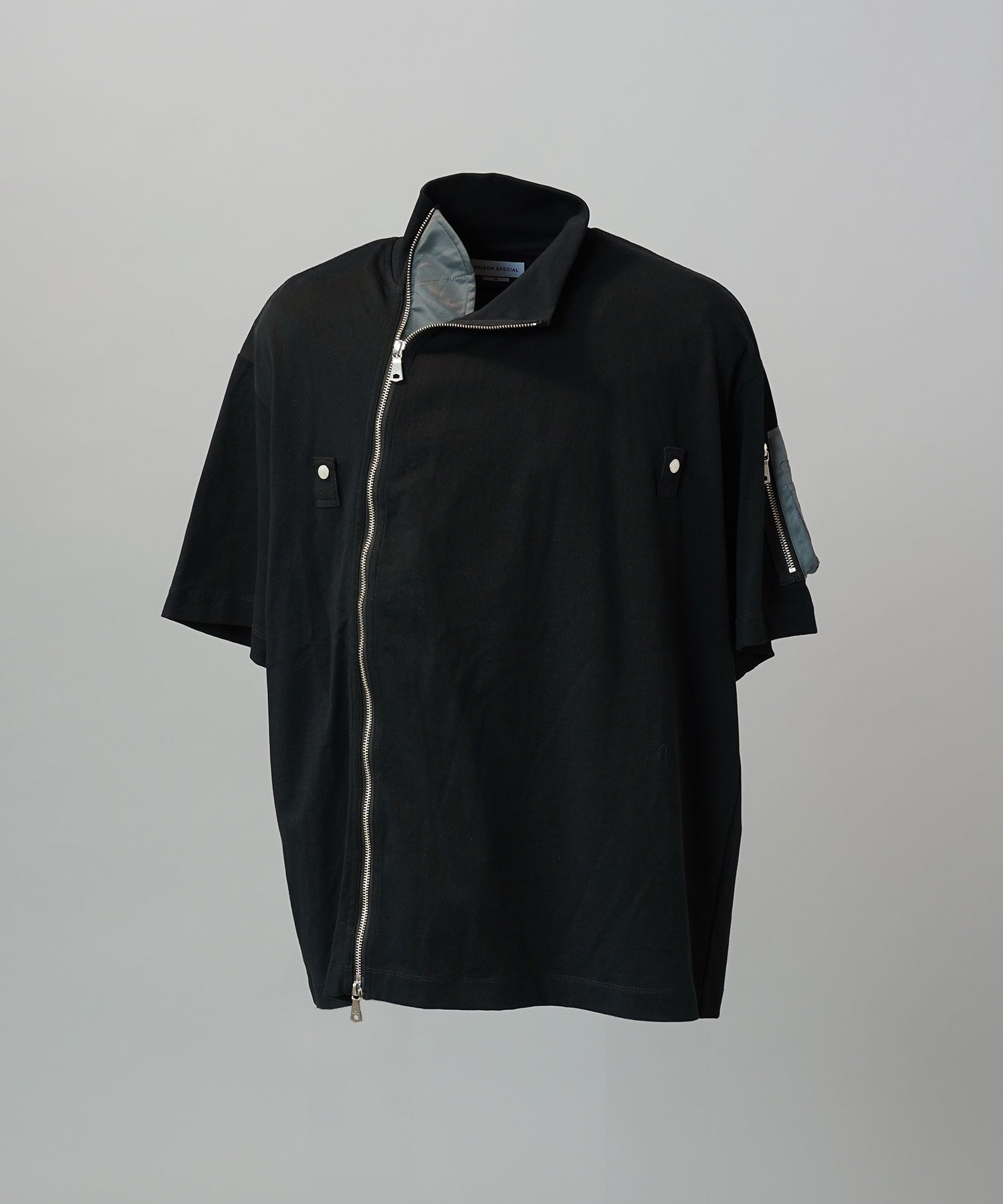 【26SS PRE-ORDER】Asymmetrical Front Zip High Neck Prime-Over High Neck Short Sleeve T-Shirt